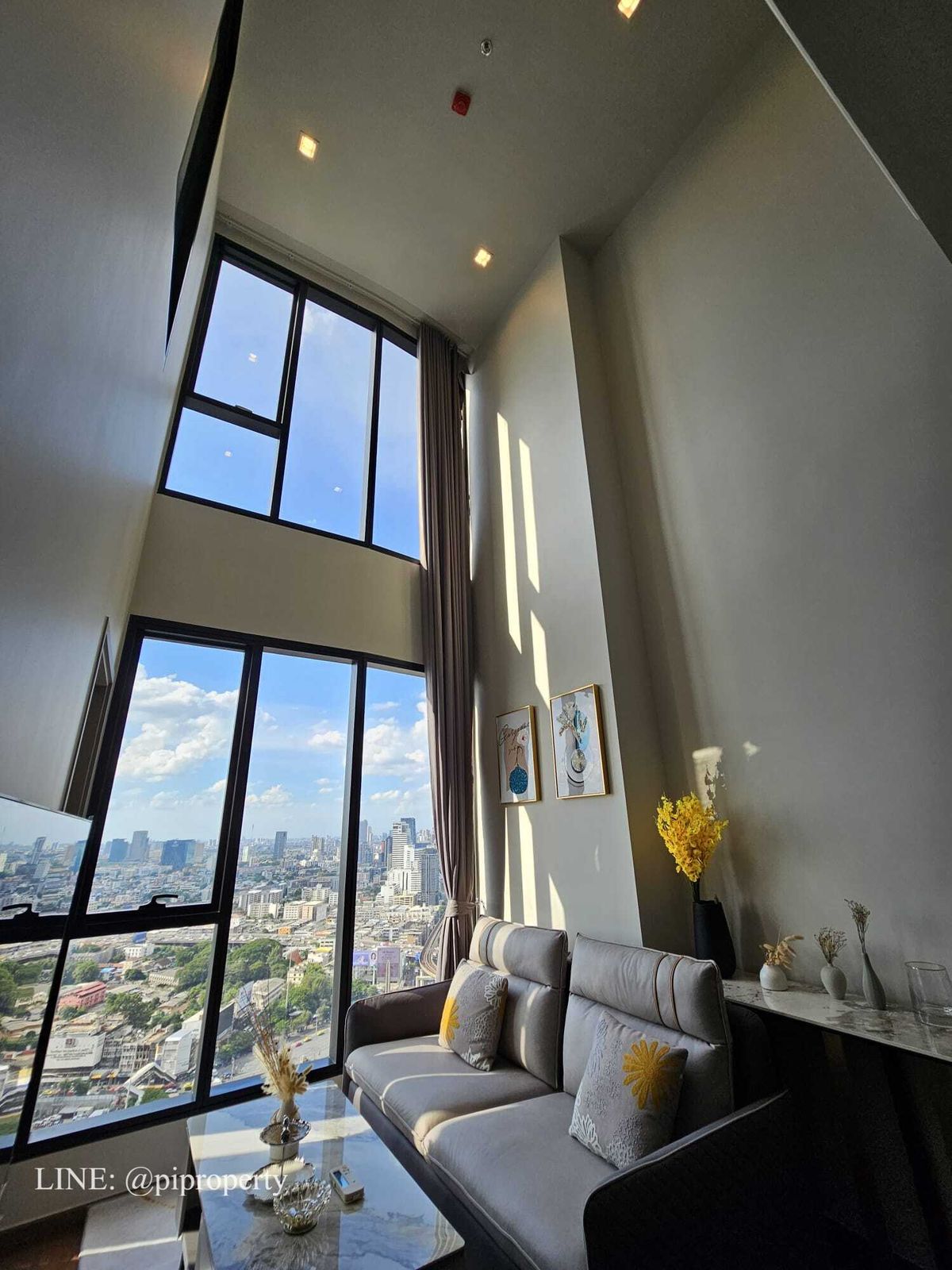 ให้เช่าคอนโดอารีย์ อนุสาวรีย์ : ดูเพล็กซ์ชั้นสูง 2 ห้องนอน ให้เช่า ไอดีโอ คิว วิคตอรี่ 0 เมตร จาก BTS ชัยชนะ และศตวรรษที่ลานภาพยนตร์ โรงเรียนและโรงพยาบาลที่ดีโดยรอบ