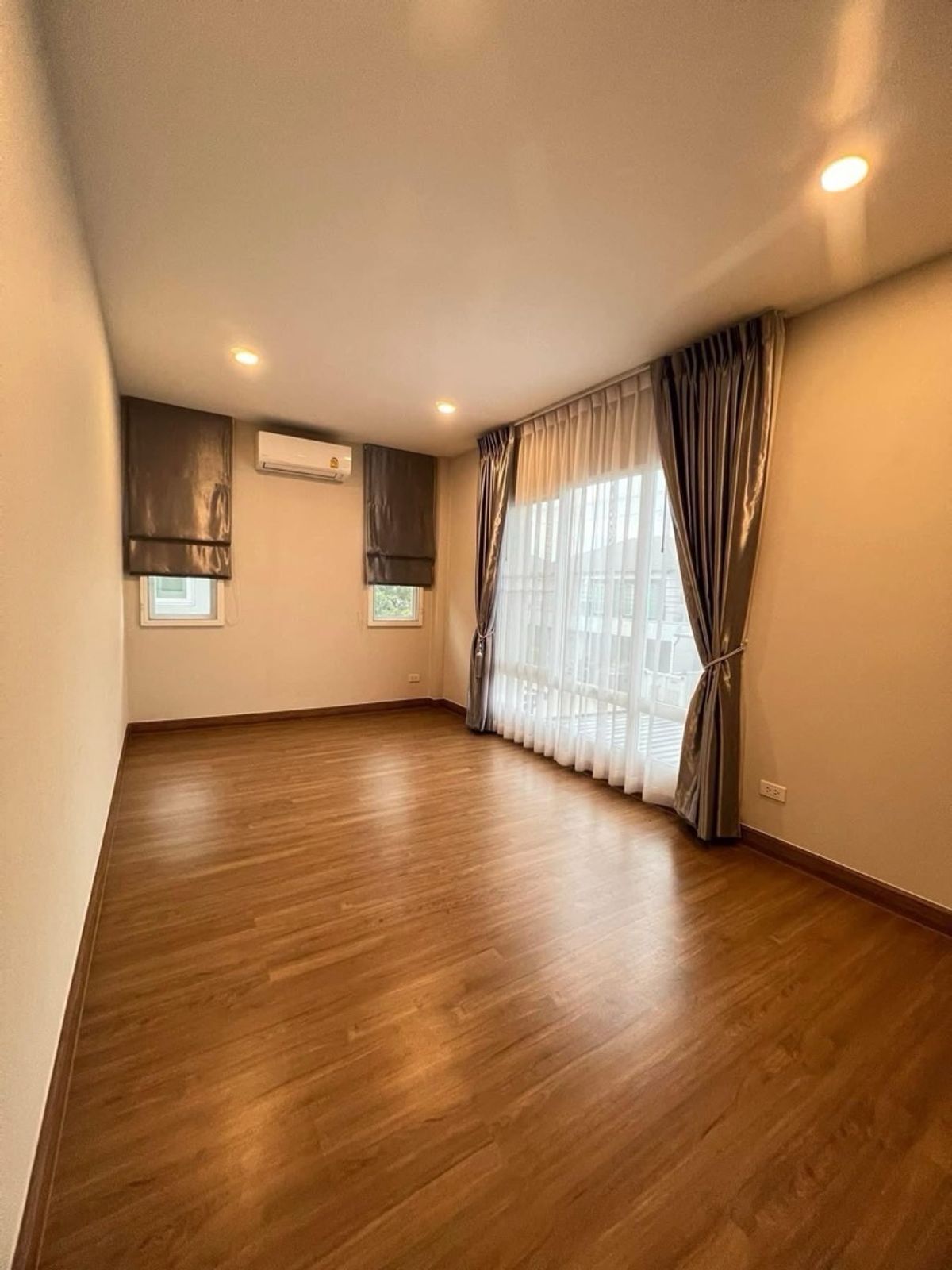 ขายบ้านลาดกระบัง สุวรรณภูมิ : 📢👇 บ้านหรู สภาพใหม่ ในโครงการและทำเลดี เดินทางสะดวก เชื่อมต่อถนนสายหลัก มอเตอร์เวย์ และทางด่วนศรีรัช ใกล้โรงเรียนนานาชาติ สนามกอล์ฟ และแหล่งไลฟ์สไตล์ครบครัน