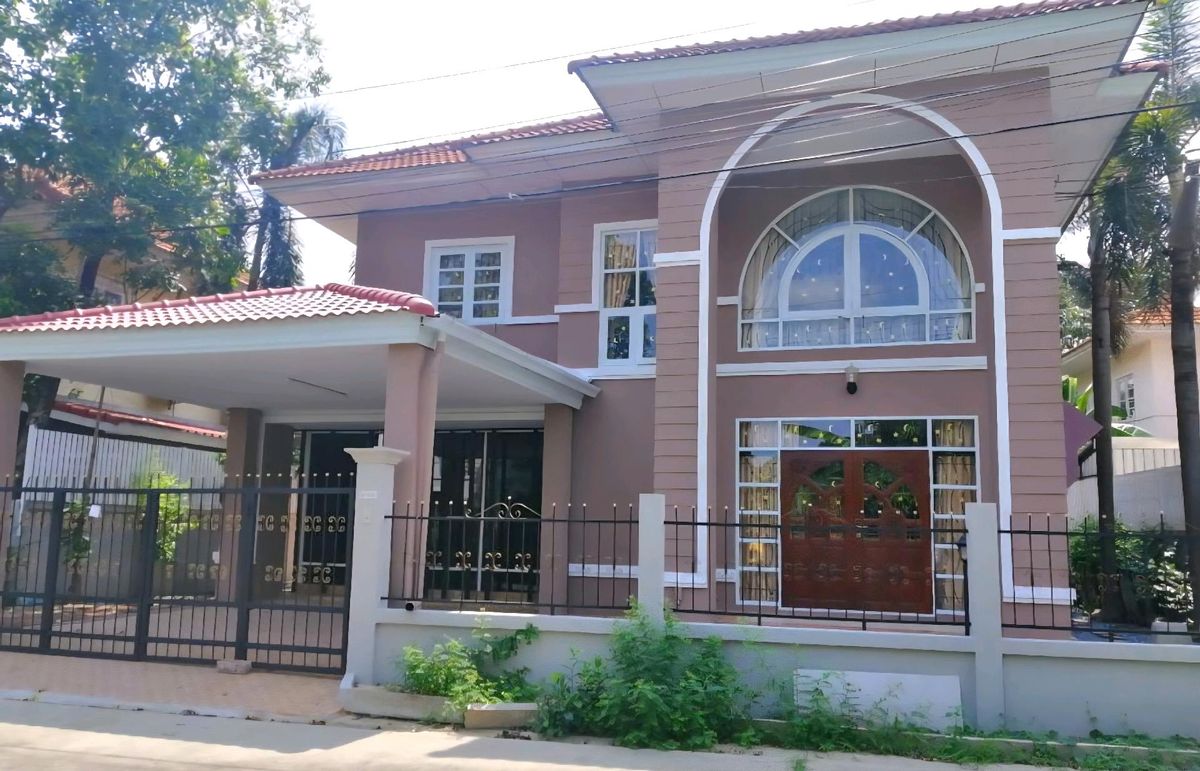 For RentHouseNawamin, Ramindra : 2 -storey detached house for rent • 60 sq.w. is located on Watcharapol Road, near Rattanakosin School, Khlong Sai Mai Road