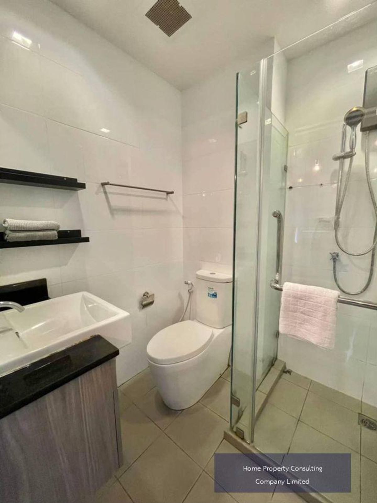 For SaleCondoLadprao, Central Ladprao : Condo for sale on Midtown Ladprao 24, near MRT Lat Phrao (140 m/2 minutes, walk). Interested in negotiating @condobkk (with @) Code H33215