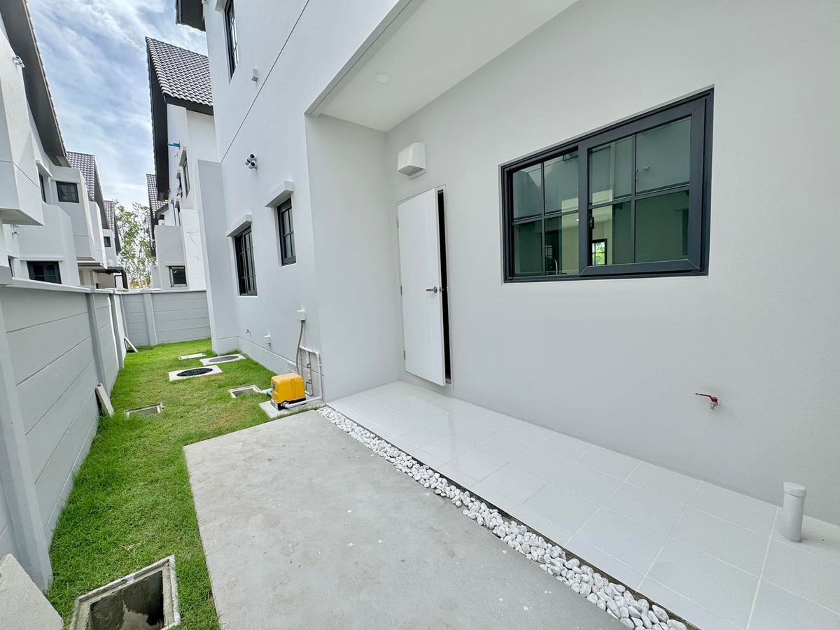 ขายบ้านบางนา แบริ่ง ลาซาล : ขายบ้านเดี่ยว CENTRO บางนา ติดสวนสนามเด็กเล่น | 5 นาทีถึง Mega Bangna บ้านแบบ Devy 230 ตร.ม. | ทิศใต้รับลม