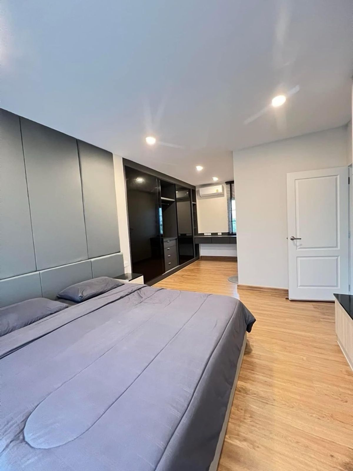 ขายบ้านลาดกระบัง สุวรรณภูมิ : 📢👇 บ้านหรู สภาพใหม่ ในโครงการและทำเลดี เดินทางสะดวก เชื่อมต่อถนนสายหลัก มอเตอร์เวย์ และทางด่วนศรีรัช ใกล้โรงเรียนนานาชาติ สนามกอล์ฟ และแหล่งไลฟ์สไตล์ครบครัน