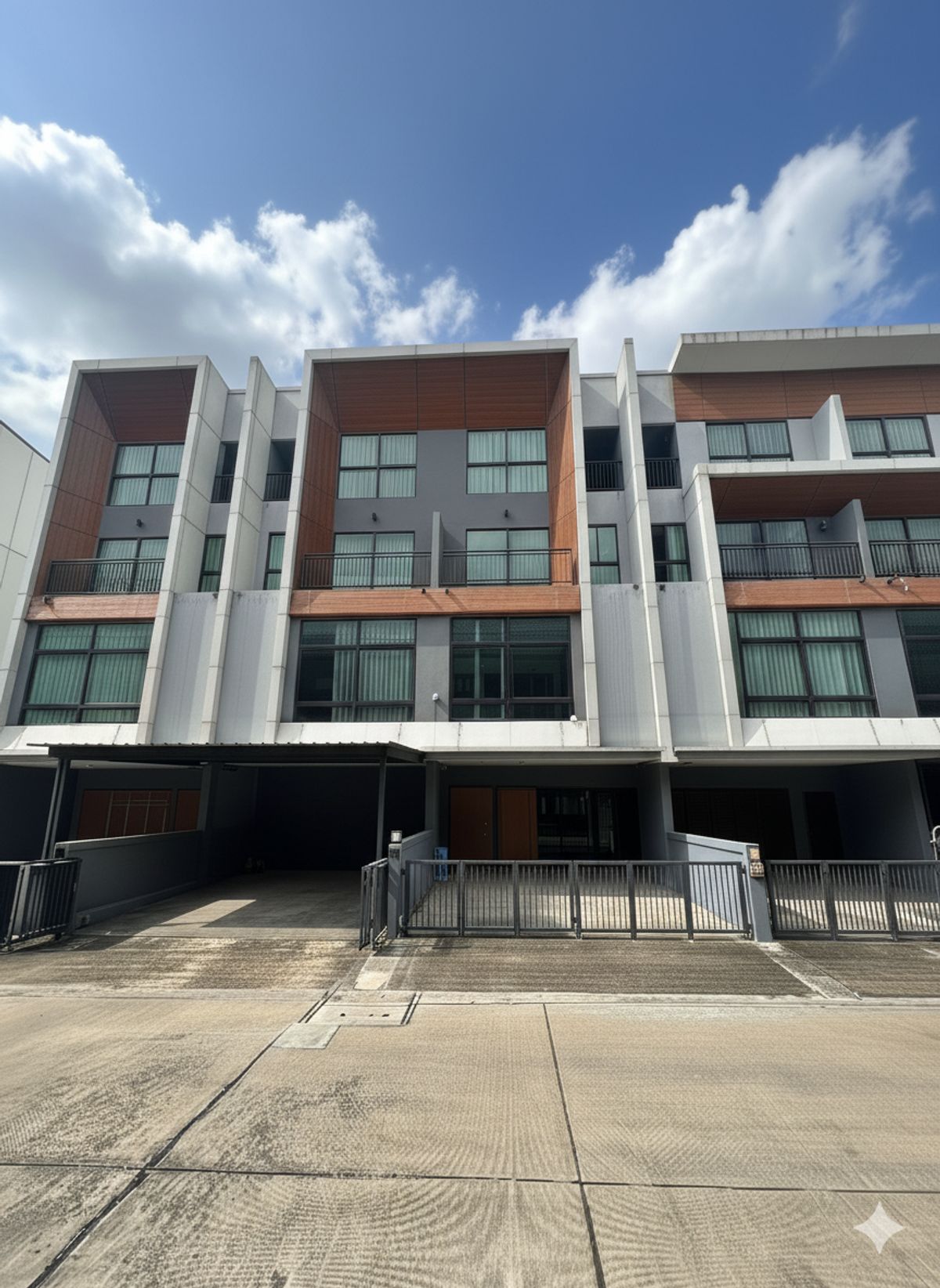 ขายทาวน์โฮมพัฒนาการ ศรีนครินทร์ : โครงการ Arden ทองหล่อ-พัฒนาการ 20 Townhome เงียบสงบใจกลางเมือง 10 นาทีถึงทองหล่อ