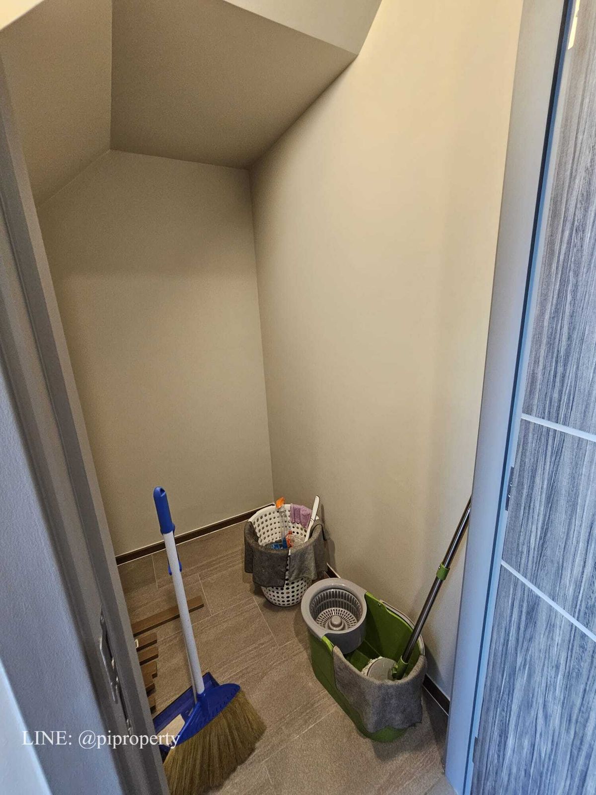 ให้เช่าคอนโดอารีย์ อนุสาวรีย์ : ดูเพล็กซ์ชั้นสูง 2 ห้องนอน ให้เช่า ไอดีโอ คิว วิคตอรี่ 0 เมตร จาก BTS ชัยชนะ และศตวรรษที่ลานภาพยนตร์ โรงเรียนและโรงพยาบาลที่ดีโดยรอบ