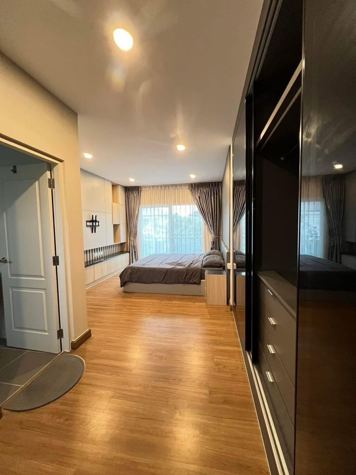 ขายบ้านลาดกระบัง สุวรรณภูมิ : 📢👇 บ้านหรู สภาพใหม่ ในโครงการและทำเลดี เดินทางสะดวก เชื่อมต่อถนนสายหลัก มอเตอร์เวย์ และทางด่วนศรีรัช ใกล้โรงเรียนนานาชาติ สนามกอล์ฟ และแหล่งไลฟ์สไตล์ครบครัน