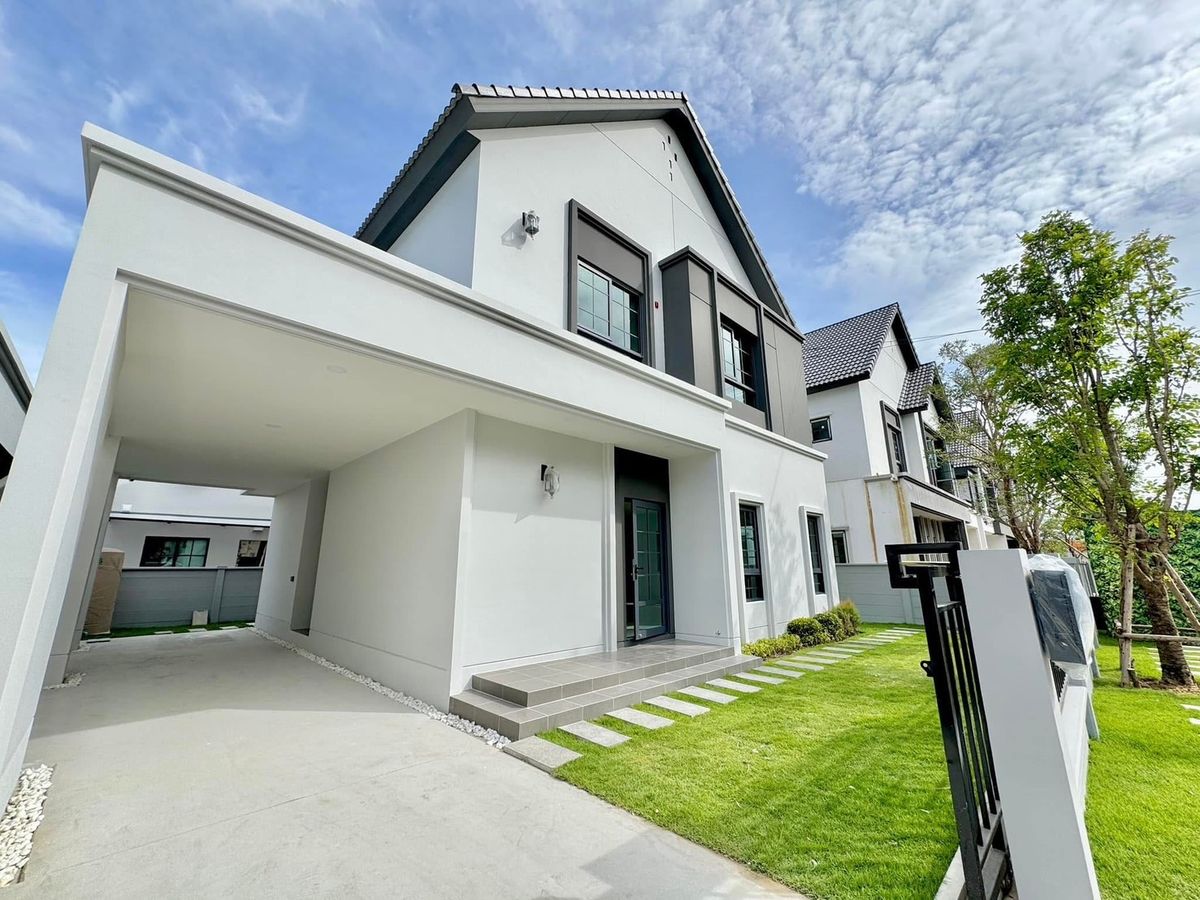 ขายบ้านบางนา แบริ่ง ลาซาล : ขายบ้านเดี่ยว CENTRO บางนา ติดสวนสนามเด็กเล่น | 5 นาทีถึง Mega Bangna บ้านแบบ Devy 230 ตร.ม. | ทิศใต้รับลม