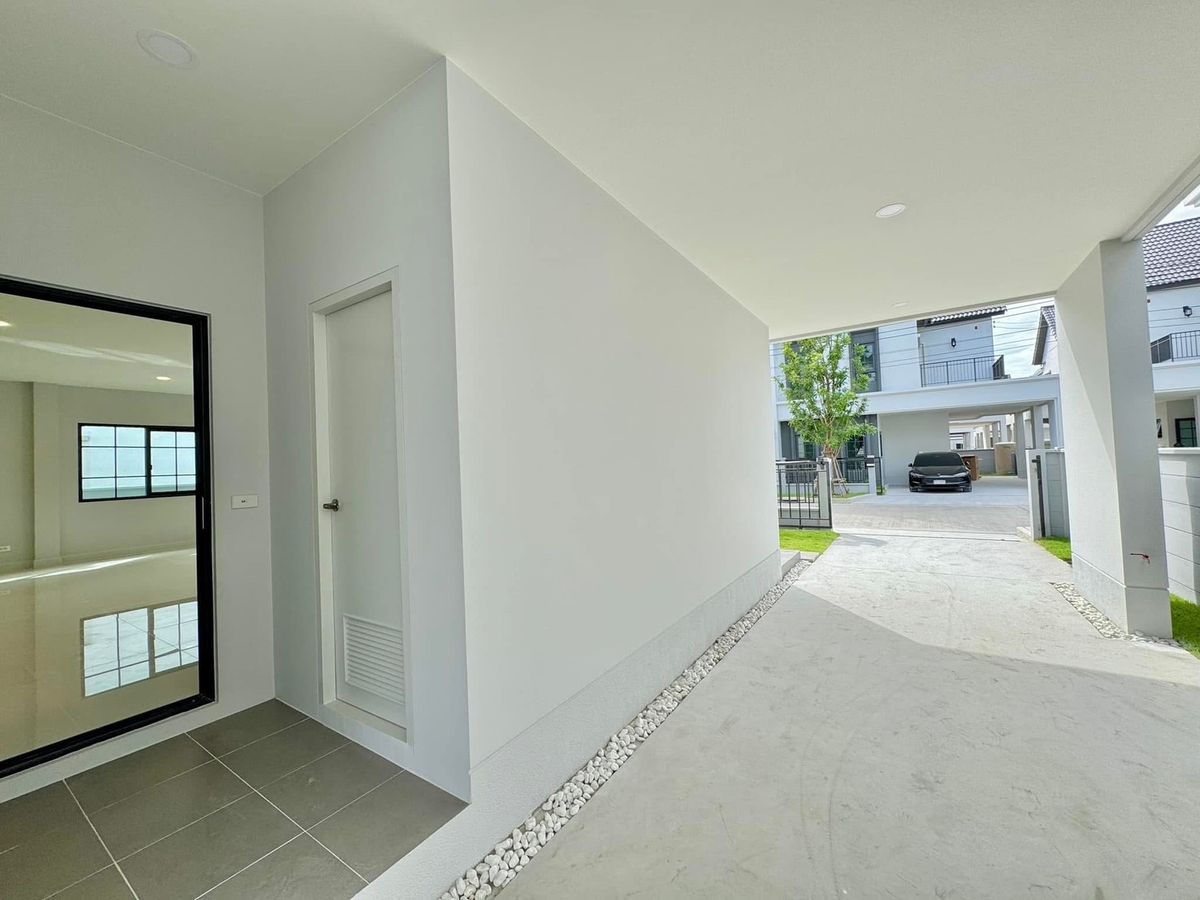 ขายบ้านบางนา แบริ่ง ลาซาล : ขายบ้านเดี่ยว CENTRO บางนา ติดสวนสนามเด็กเล่น | 5 นาทีถึง Mega Bangna บ้านแบบ Devy 230 ตร.ม. | ทิศใต้รับลม