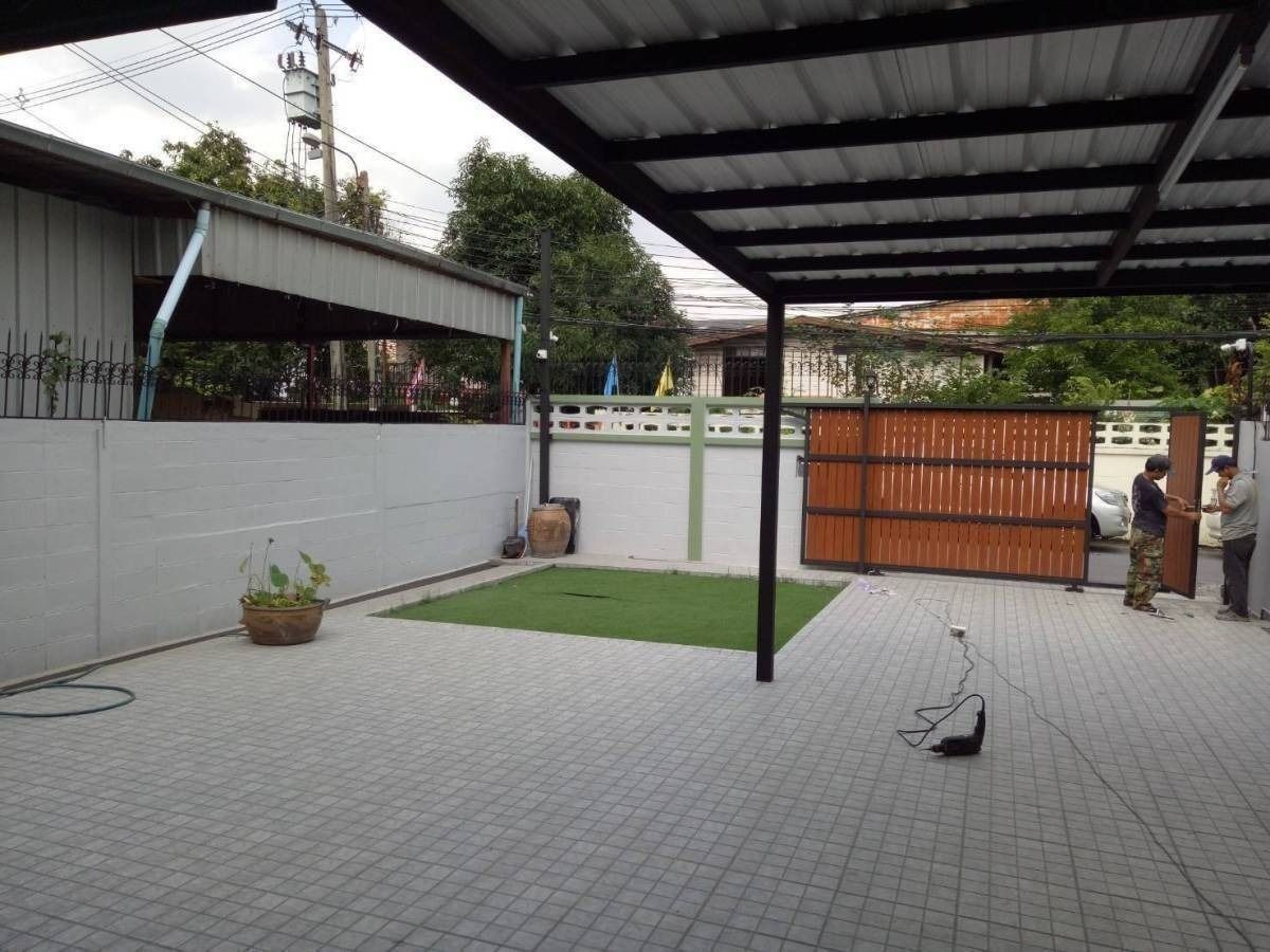 For RentHouseChokchai 4, Ladprao 71, Ladprao 48, : Rent a beautiful single house In the heart of Lat Phrao 42, Golden Location near MRT Lat Phrao and the Yellow Line Convenient transportation, both cars and electric trains. Beautiful house ready Shady atmosphere Suitable for living or making a home office