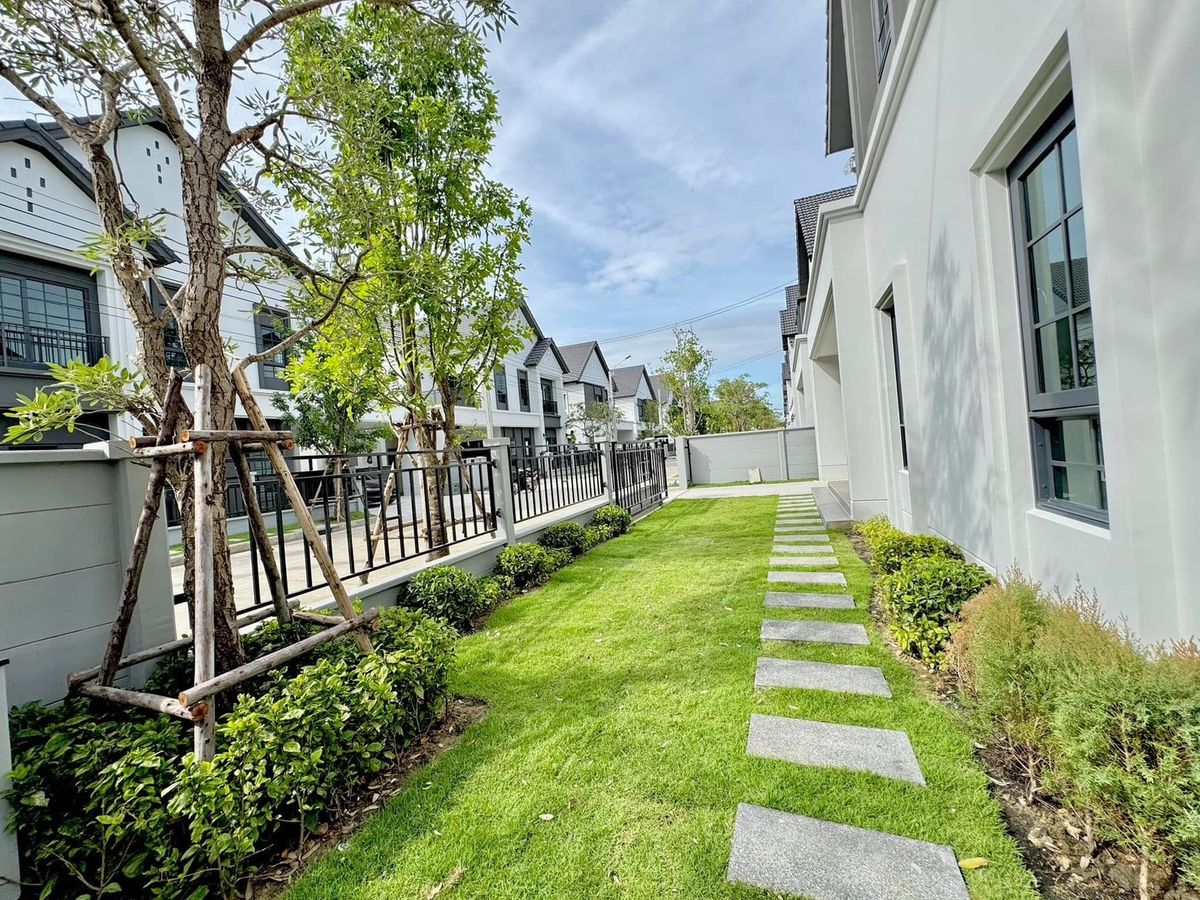 ขายบ้านบางนา แบริ่ง ลาซาล : ขายบ้านเดี่ยว CENTRO บางนา ติดสวนสนามเด็กเล่น | 5 นาทีถึง Mega Bangna บ้านแบบ Devy 230 ตร.ม. | ทิศใต้รับลม