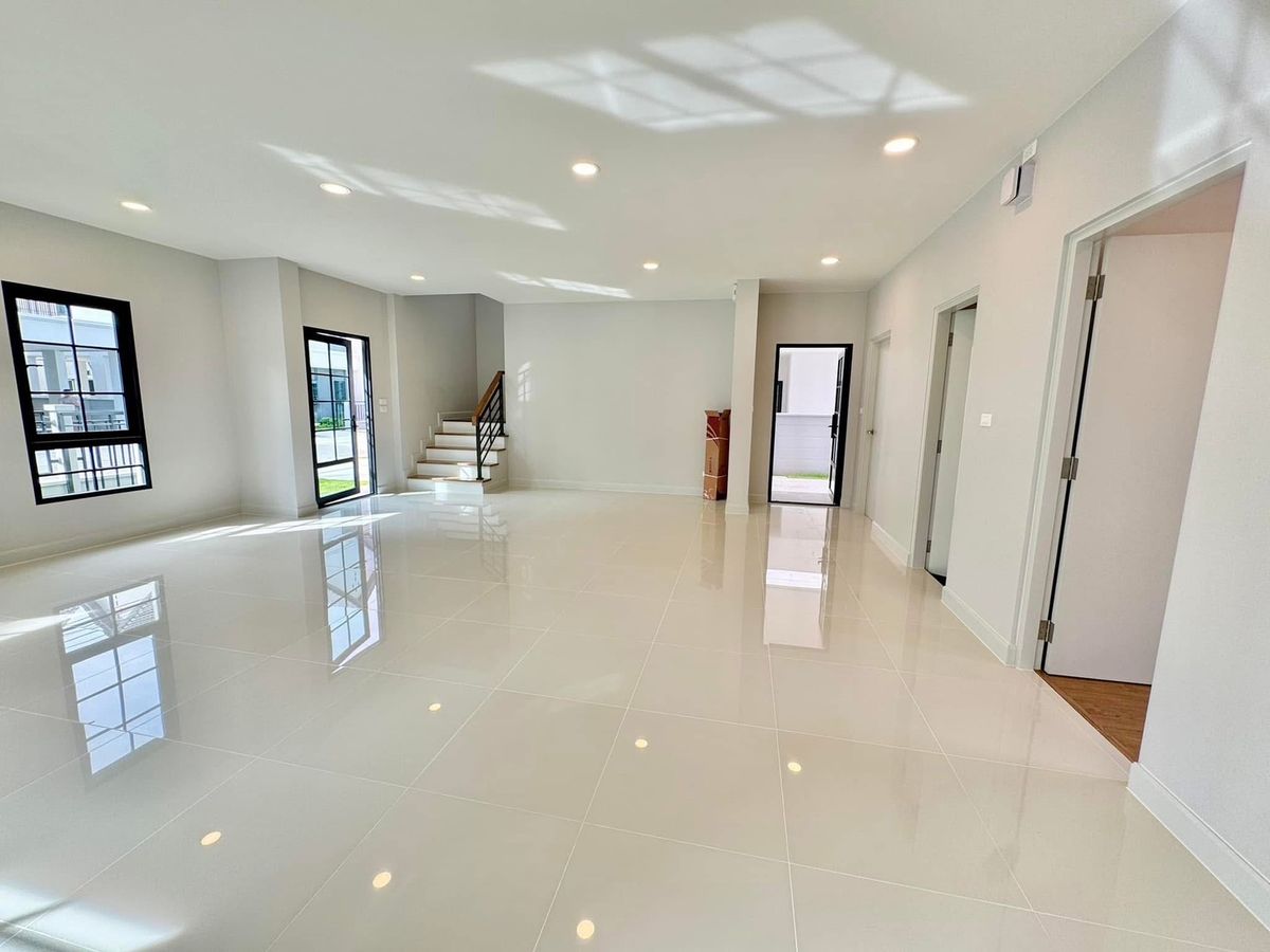 ขายบ้านบางนา แบริ่ง ลาซาล : ขายบ้านเดี่ยว CENTRO บางนา ติดสวนสนามเด็กเล่น | 5 นาทีถึง Mega Bangna บ้านแบบ Devy 230 ตร.ม. | ทิศใต้รับลม