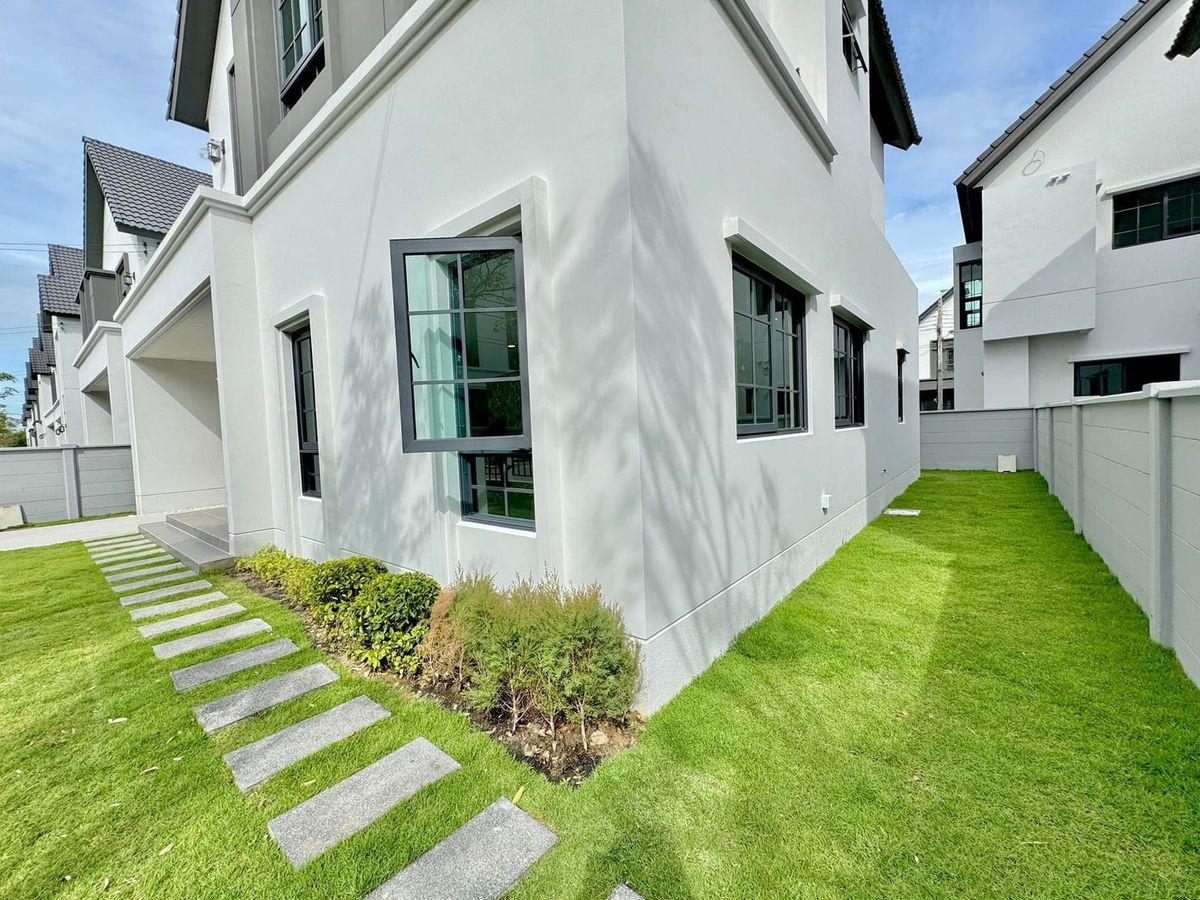 ขายบ้านบางนา แบริ่ง ลาซาล : ขายบ้านเดี่ยว CENTRO บางนา ติดสวนสนามเด็กเล่น | 5 นาทีถึง Mega Bangna บ้านแบบ Devy 230 ตร.ม. | ทิศใต้รับลม