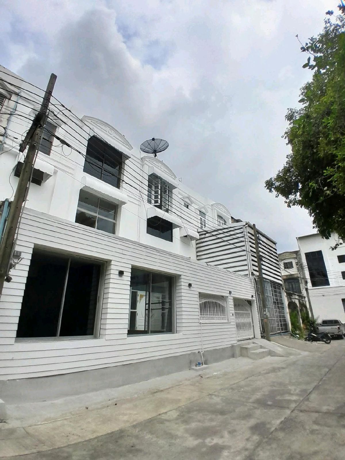 ขายทาวน์โฮมพระราม 9 เพชรบุรีตัดใหม่ RCA : 🔥🔥🔥Townhouse for Sale with Tenant | Prime Location: Rama 9 Soi 11 | 🔥🔥🔥