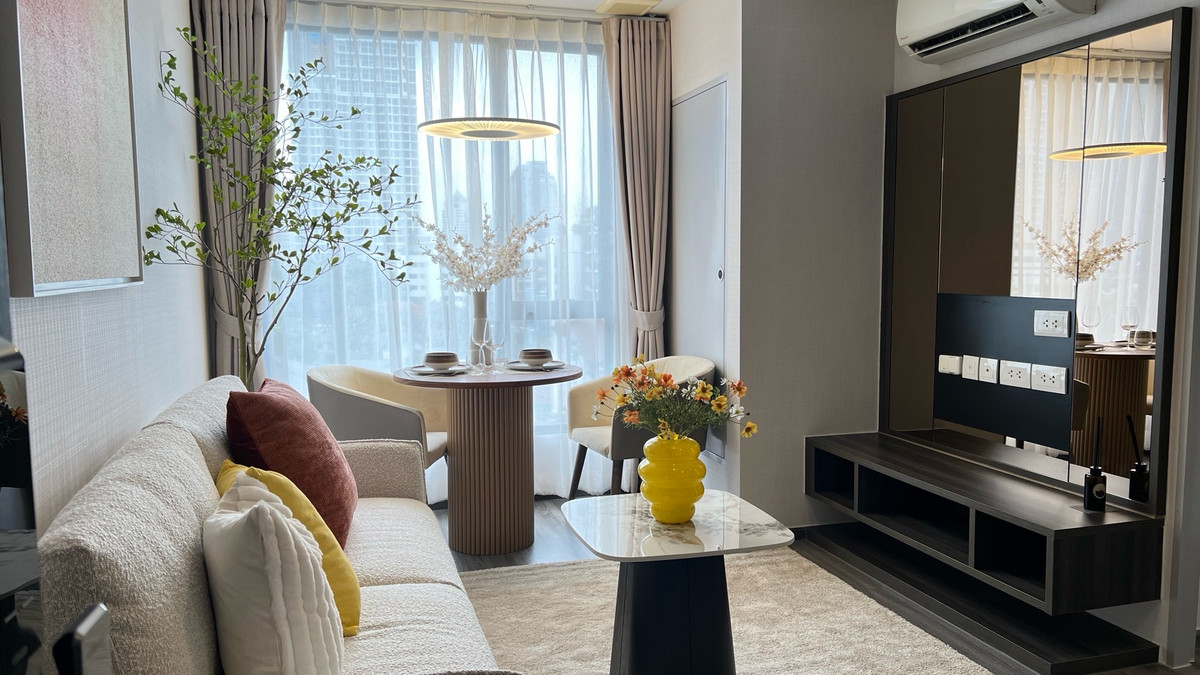 ให้เช่าคอนโดสุขุมวิท อโศก ทองหล่อ : 📍Rent ให้เช่า ห้องสวยแต่งใหม่สดๆ ไม่เคยมีคนอยู่  พร้อมพร๊อพ ลากกระเป๋ามาได้เลย 35 sqm+ walk in closet  25,000 BTS เอกมัย 