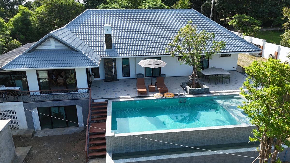 ให้เช่าเชียงใหม่ : ให้เช่าPool villa ชั้นเดียวเล่นระดับ   4 ห้องนอน 6 ห้องน้ำ 1  ห้องครัว  2  ที่จอดรถ
