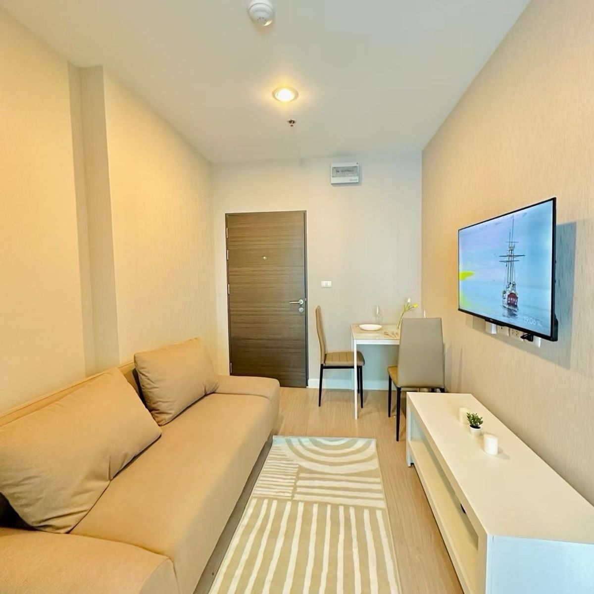 ให้เช่าคอนโดบางซื่อ วงศ์สว่าง เตาปูน : ให้เช่าคอนโด Metro Sky ประชาชื่น
ชั้น 2 ตึก  A ขนาด 29 ตร.ม 
(มี 7-11 ใต้ตึก)