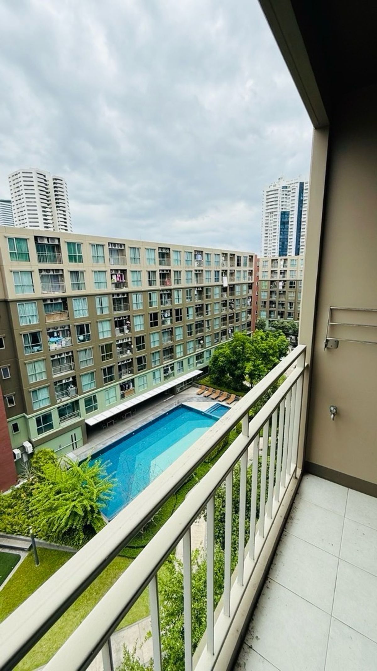 For SaleCondoBangna, Bearing, Lasalle : 📍 Selling a new room, 1 hand Swimming pool view