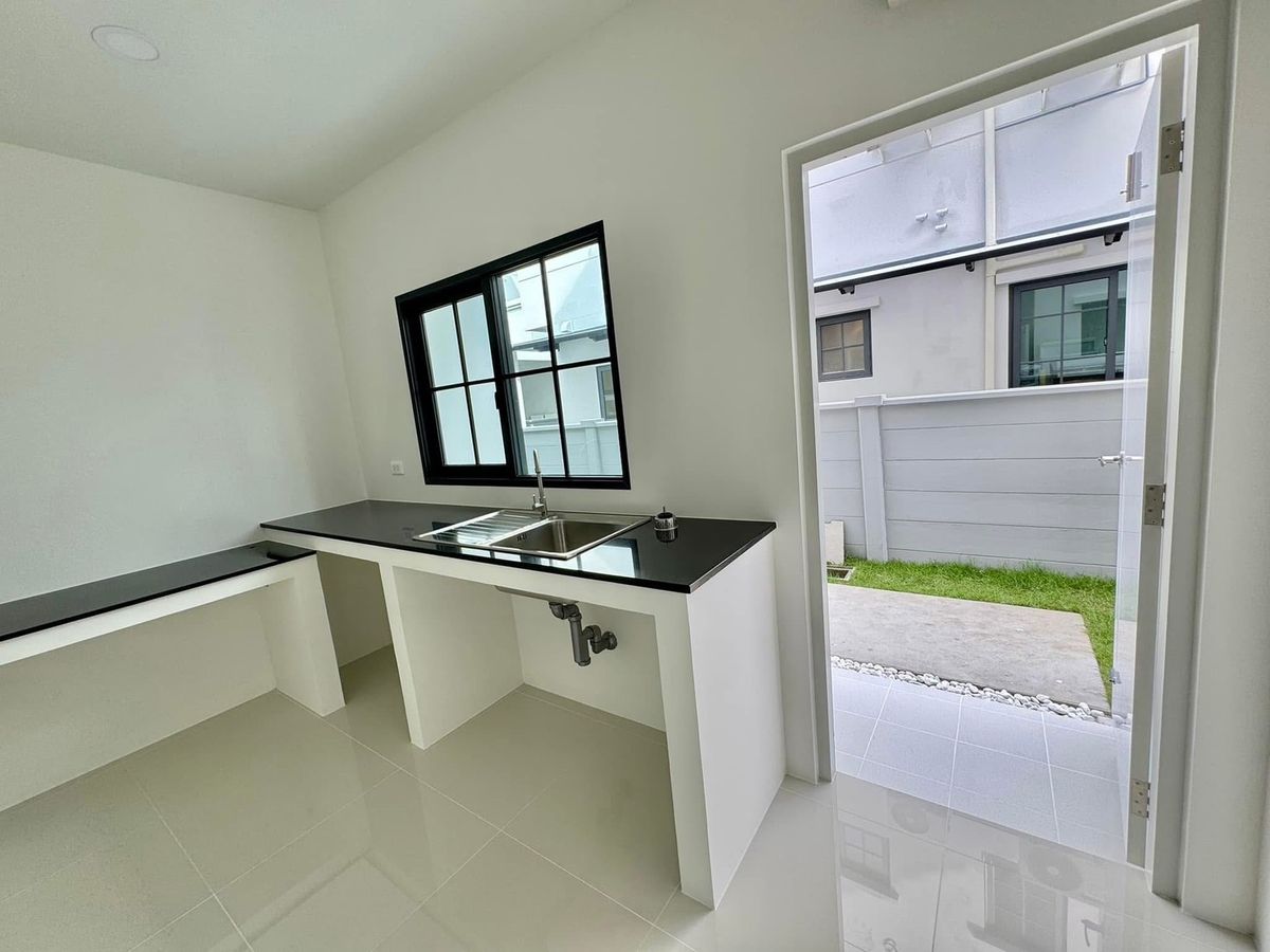 ขายบ้านบางนา แบริ่ง ลาซาล : ขายบ้านเดี่ยว CENTRO บางนา ติดสวนสนามเด็กเล่น | 5 นาทีถึง Mega Bangna บ้านแบบ Devy 230 ตร.ม. | ทิศใต้รับลม