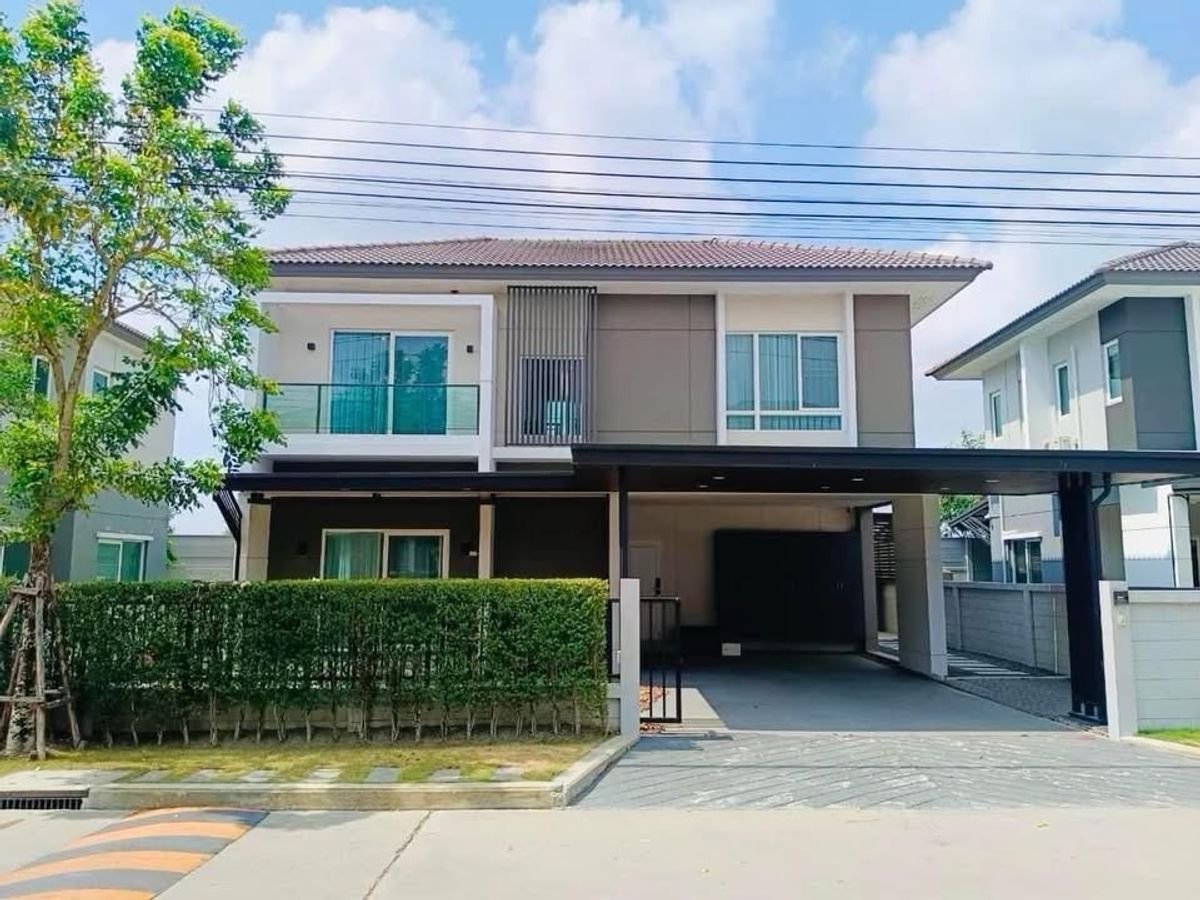 ขายบ้านลาดกระบัง สุวรรณภูมิ : 📢👇 บ้านหรู สภาพใหม่ ในโครงการและทำเลดี เดินทางสะดวก เชื่อมต่อถนนสายหลัก มอเตอร์เวย์ และทางด่วนศรีรัช ใกล้โรงเรียนนานาชาติ สนามกอล์ฟ และแหล่งไลฟ์สไตล์ครบครัน