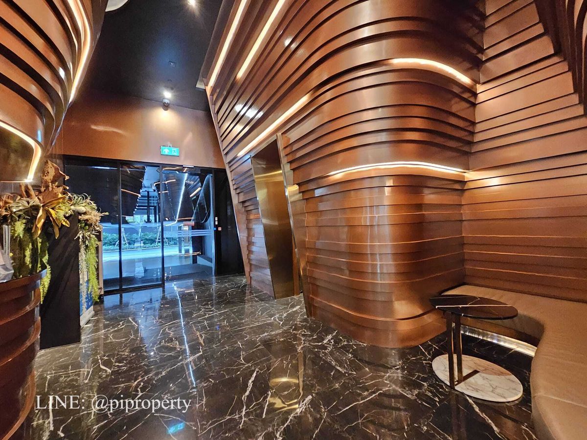 ให้เช่าคอนโดอารีย์ อนุสาวรีย์ : ดูเพล็กซ์ชั้นสูง 2 ห้องนอน ให้เช่า ไอดีโอ คิว วิคตอรี่ 0 เมตร จาก BTS ชัยชนะ และศตวรรษที่ลานภาพยนตร์ โรงเรียนและโรงพยาบาลที่ดีโดยรอบ