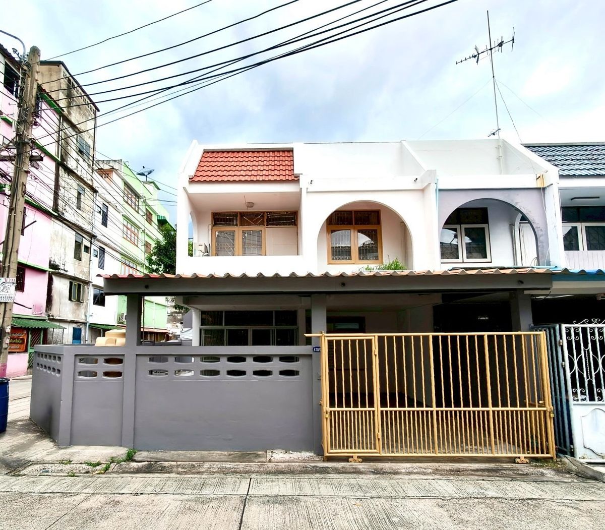 ให้เช่าทาวน์โฮมสมุทรปราการ สำโรง : ให้เช่า ทาวน์เฮาส์ หลังมุม 3 ห้องนอน หมู่บ้านทิพวัล พร้อมเฟอร์นิเจอร์ หิ้วกระเป๋าเข้าอยู่ได้เลย ถนนเทพารักษ์ เดินเพียง 5 นาที ถึง BTS สายสีเหลือง สถานีทิพวัล เพียง เดือนละ 12,500 บาท