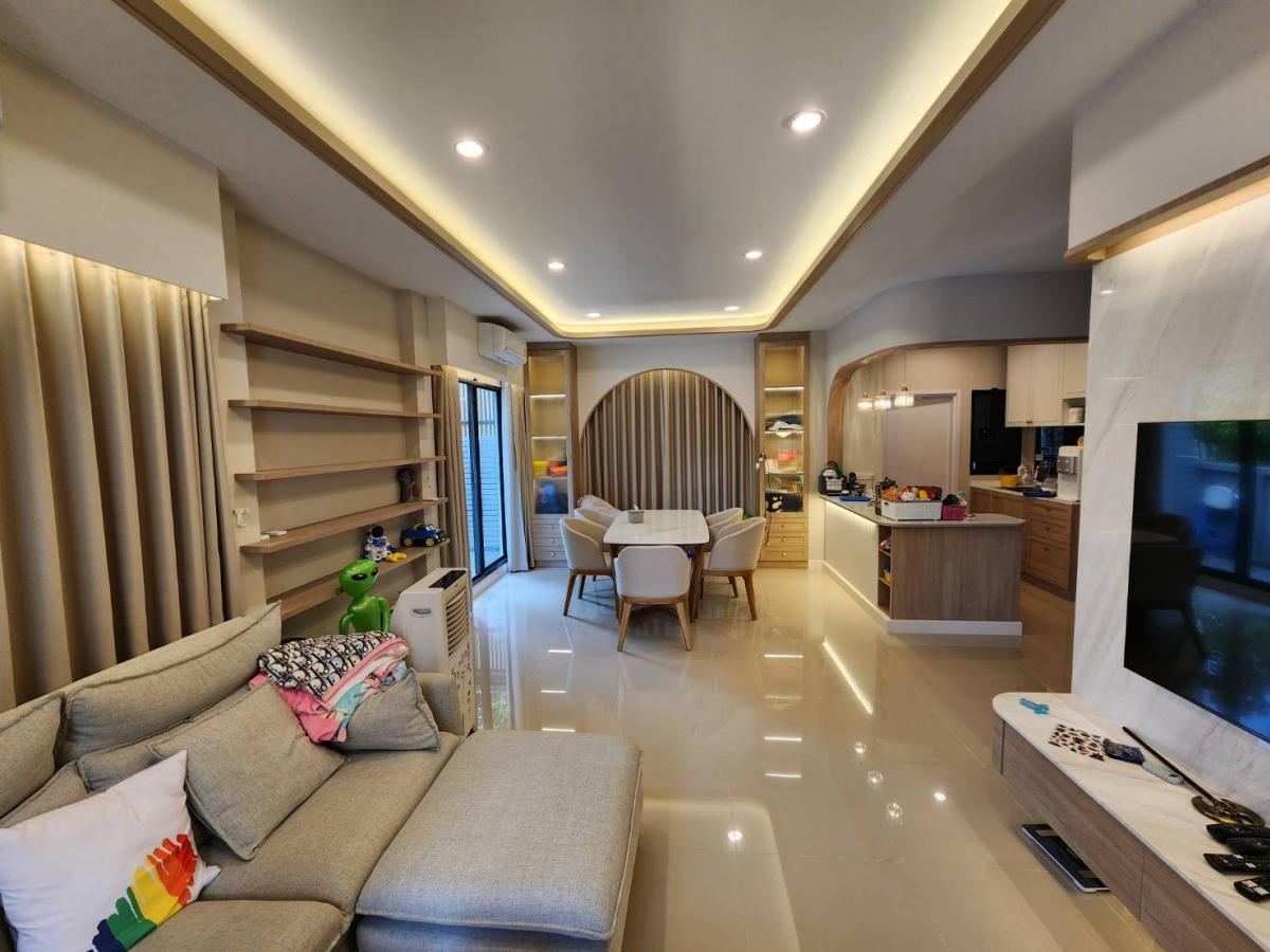 For SaleHouseEakachai, Bang Bon : 3 -story twin house, Minimal Style built -in This price does not have to be made anymore.