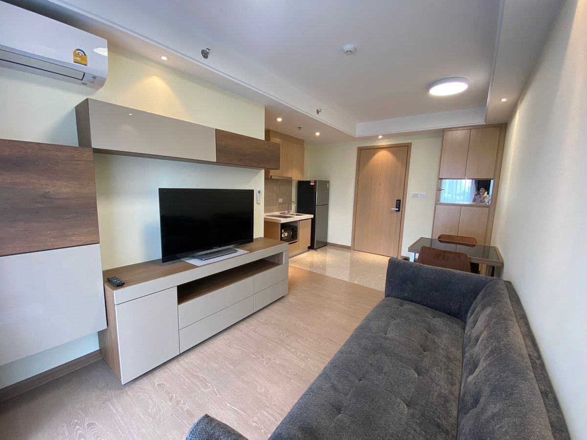 ขายคอนโดสาทร นราธิวาส : ขาย Regal condo ติดถนน นราธิวาสราชนครินทร์ ใกล้ BTS ช่องนนทรี& BRT ถนนจันทร์