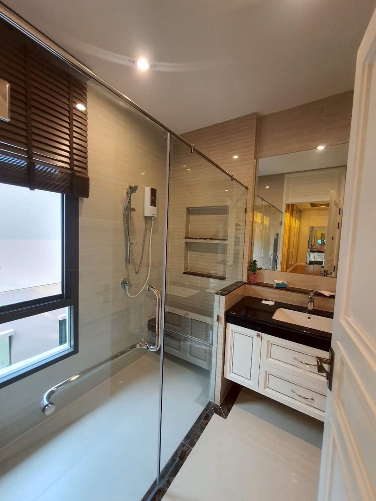 ขายบ้านปิ่นเกล้า จรัญสนิทวงศ์ : 🌟The Grand ปิ่นเกล้า โซน Alpina บ้านขนาดใหญ่พิเศษ! ที่ดิน 112.2 ตร.ว. บิ้วอินครบ ใหม่แทบไม่เคยอยู่🌟