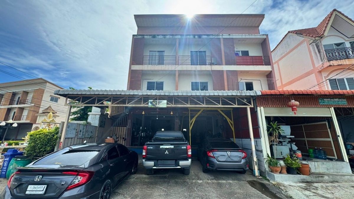 ขายอาคารพาณิชย์สมุทรปราการ สำโรง :  ขายด่วนราคาพิเศษ! อาคารพาณิชย์ 3 ชั้น (2 คูหา) ซอยขจรวิทย์ แพรกษาใหม่ สมุทรปราการ หมู่บ้านสรณ์สิริ Traffic ดีที่สุดในซอย เหมาะสำหรับทำกิจการ