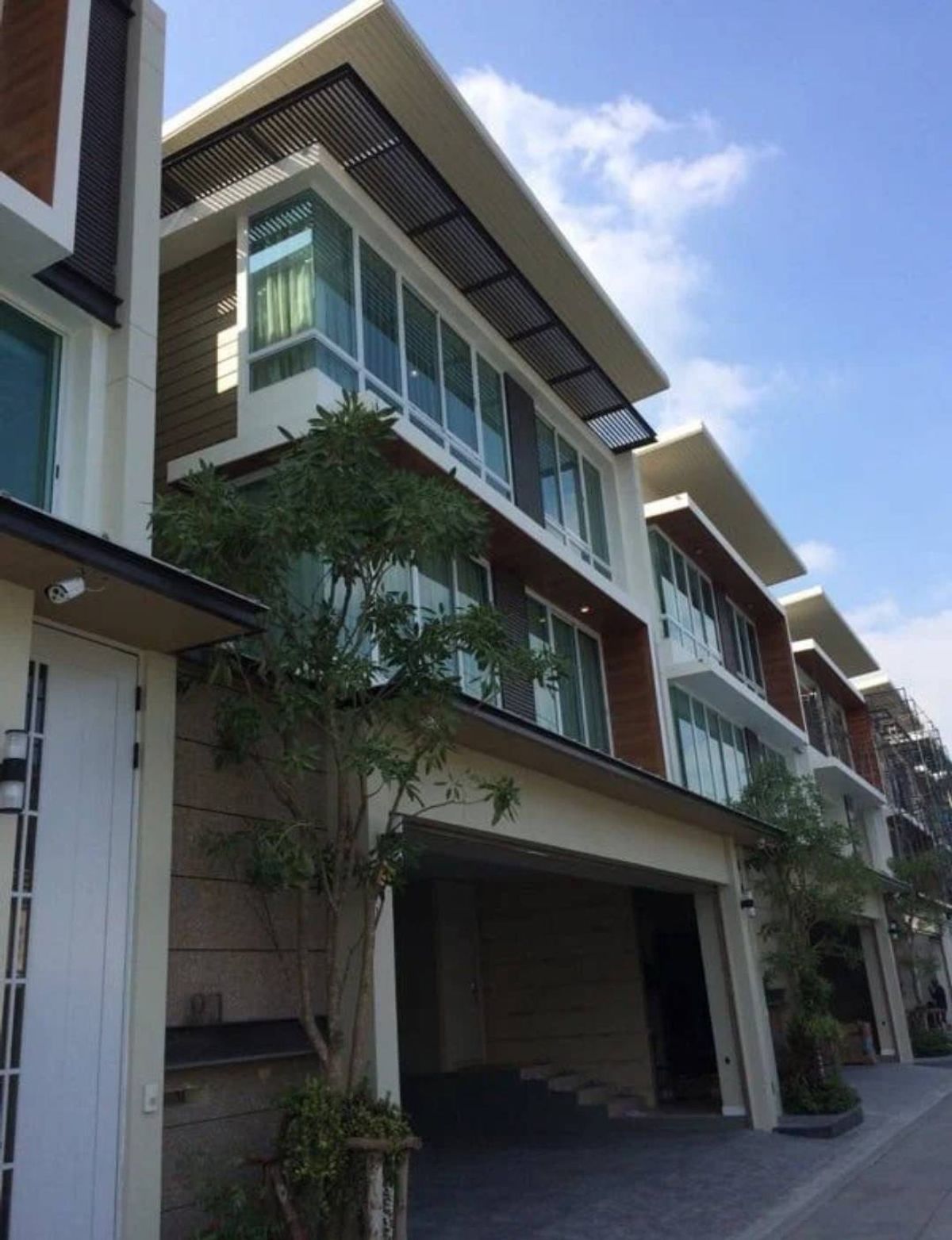 For RentHouseSapankwai,Jatujak : 3-storey detached house for sale in the heart of the city of Sutthisan, near BTS, Saphan Khwai Itara, I-Nine, Phahonyothin, fully furnished.