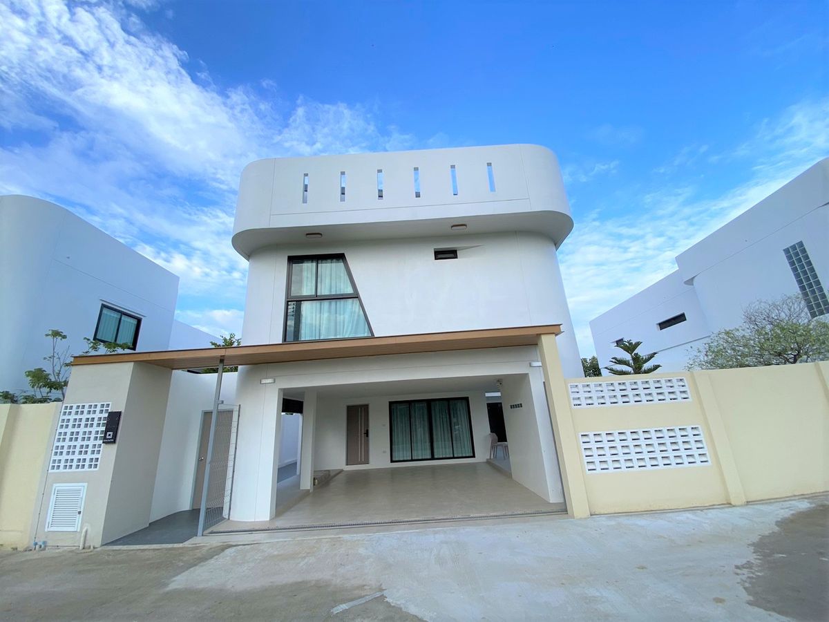 ให้เช่าเชียงใหม่ : ให้เช่า Pool villa 2 ชั้น  4 ห้องนอน 3 ห้องน้ำ 1 ห้องรับแขก 1 ห้องครัว  