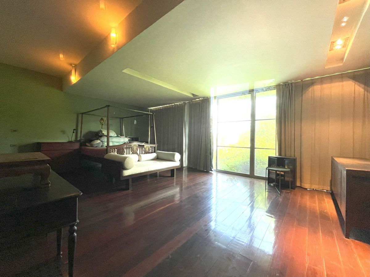 For RentOfficeSukhumvit, Asoke, Thonglor : Rental Home Office 3 floors, more than 1000 square meters of living space