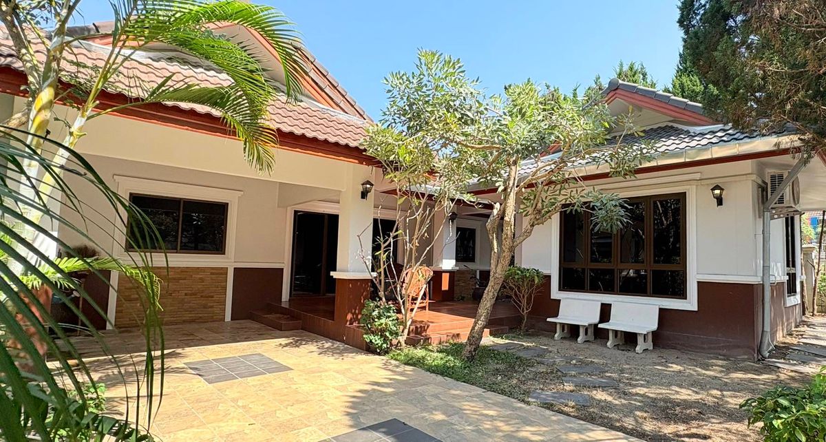 For RentHouseChiang Mai : - A house for rent with 3 bedrooms,3 toilets and 1 kitchen.