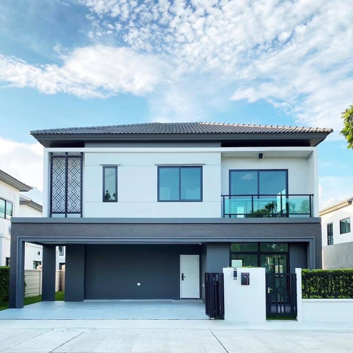 For SaleHouseLadkrabang, Suwannaphum Airport : Grand Britania, Rama 9 - Krungthep Kreetha / 4 Bedrooms (Sale), Grand Britania Rama 9 - Krungthep Kreetha / 4 Bedrooms (For Sale) CHUI028