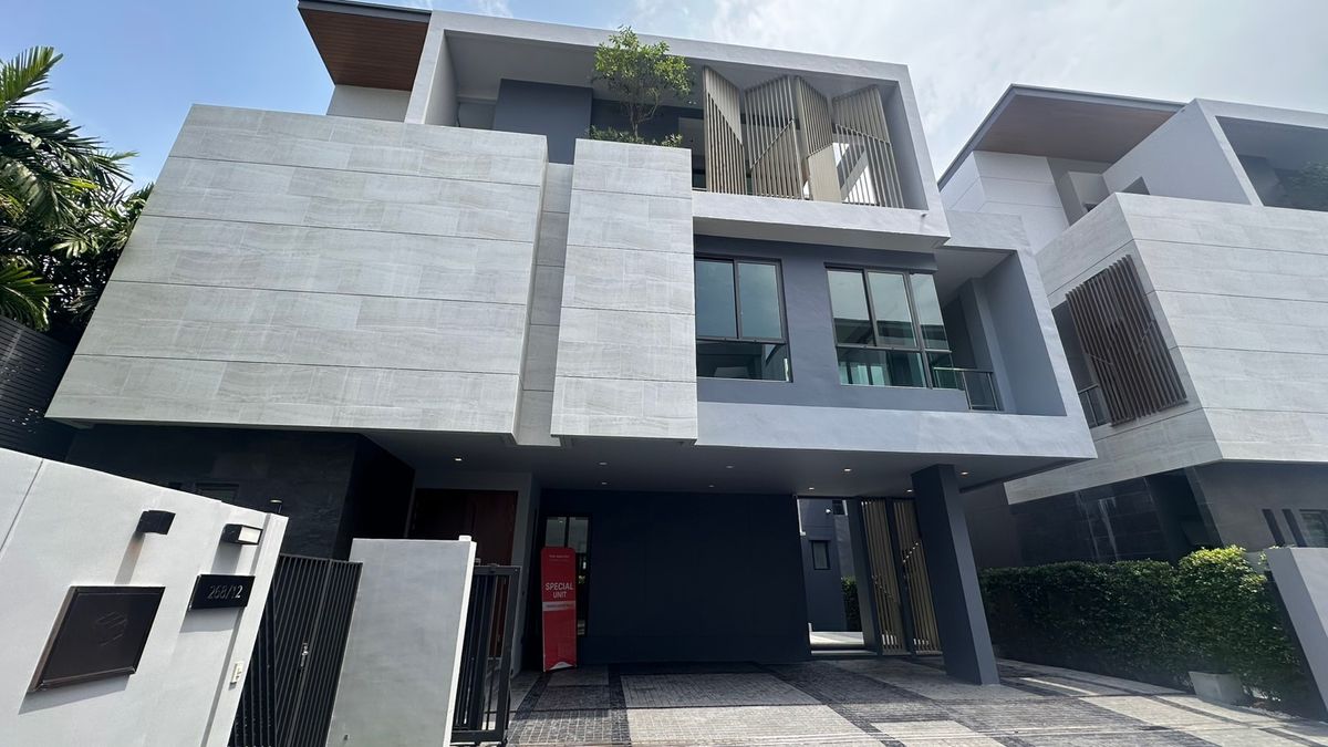 ขายบ้านบางนา แบริ่ง ลาซาล : 🏡🔥บ้านเดี่ยว3ชั้นหลังใหญ่ บางนา กม.0!!!!!! 250ม. ถึงทางด่วน ซื้อตรงกับโครงการ !!!!! ติดต่อ K'Belle (Tel: 081-8822792)