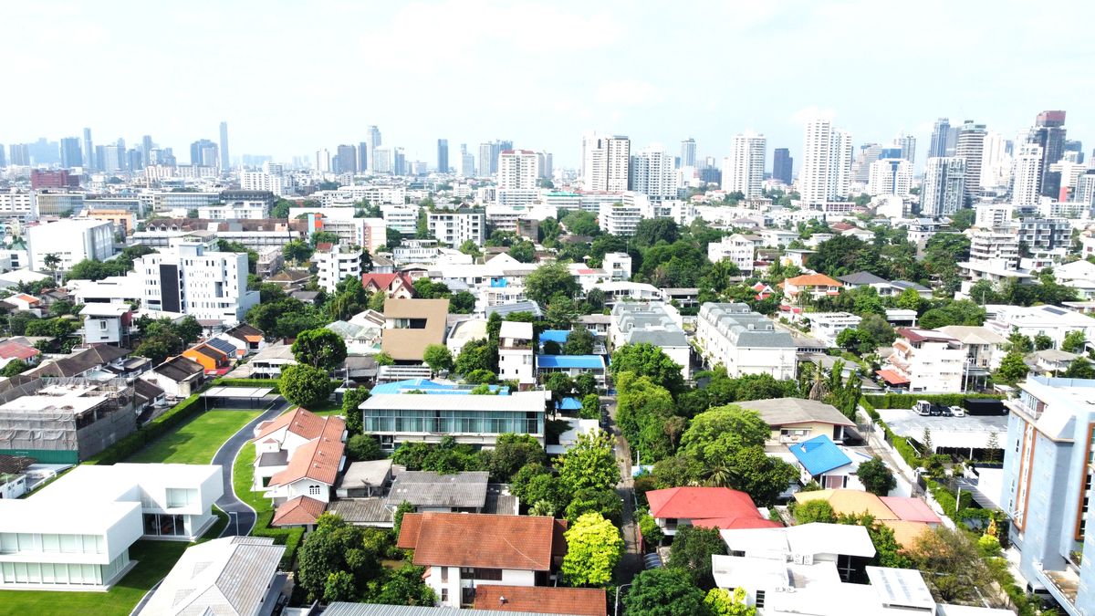 For RentOfficeSukhumvit, Asoke, Thonglor : Rental Home Office 3 floors, more than 1000 square meters of living space