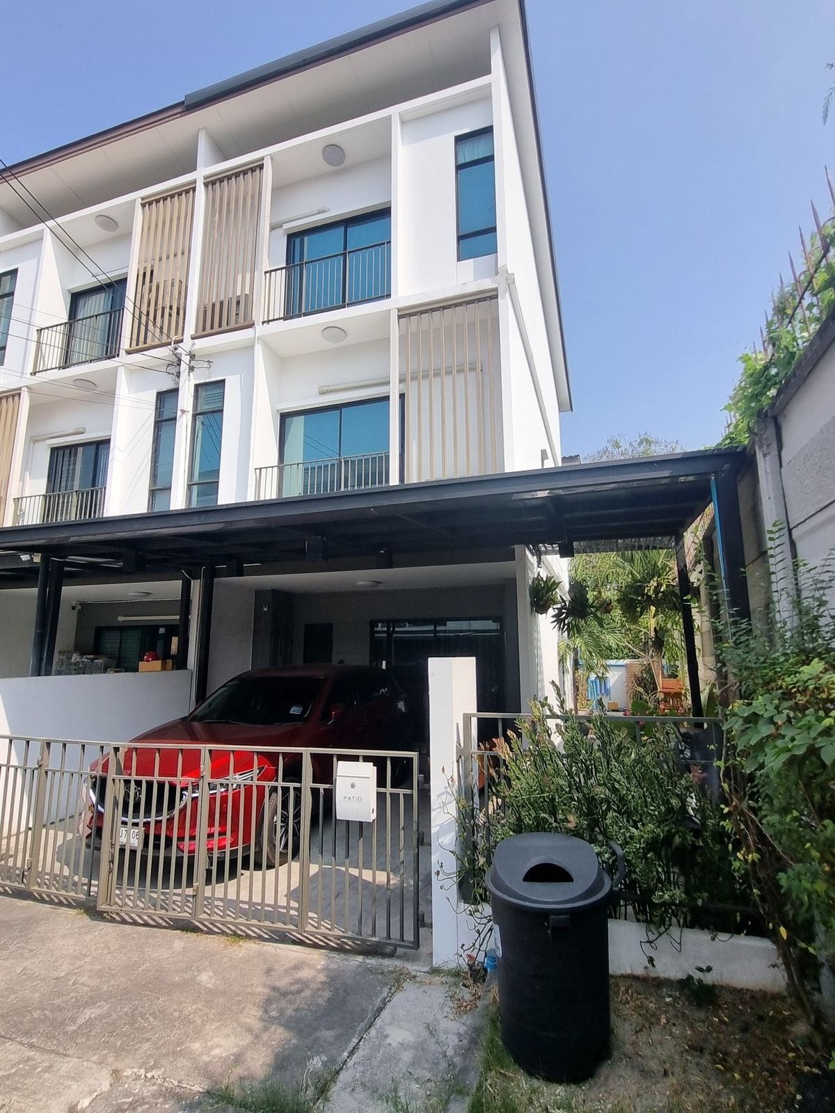 ขายทาวน์โฮมพัฒนาการ ศรีนครินทร์ : Patio Srinakarin - Rama 9 / 3 ห้องนอน (ขาย), Patio Srinakarin - Rama 9 / 3 Bedrooms (FOR SALE) CHUI030