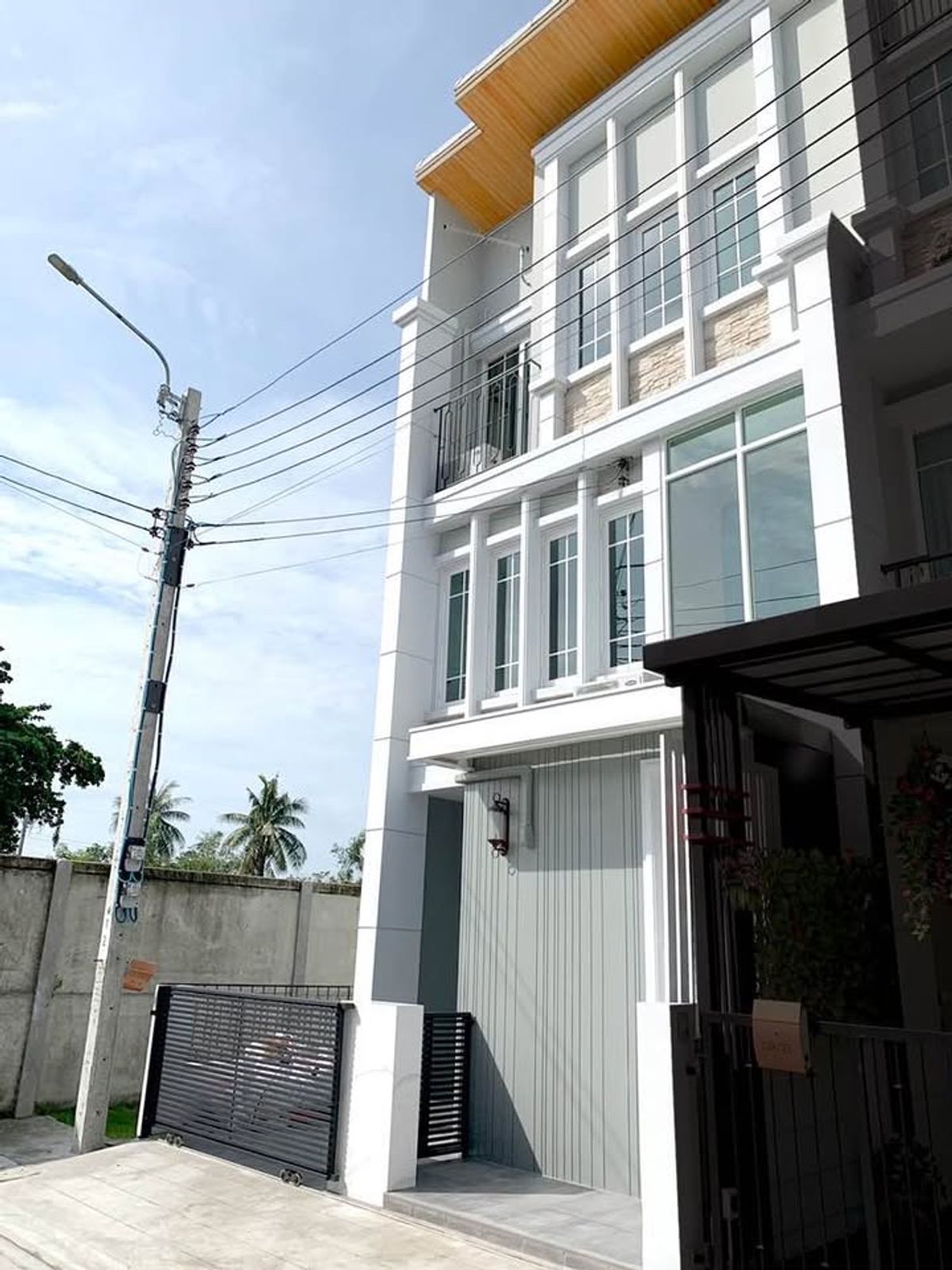 For SaleTownhomeEakachai, Bang Bon : Golden City Sathorn / 4 Bedrooms (Sale), Golden City Sathorn / 4 Bedrooms (For Sale) Bz002