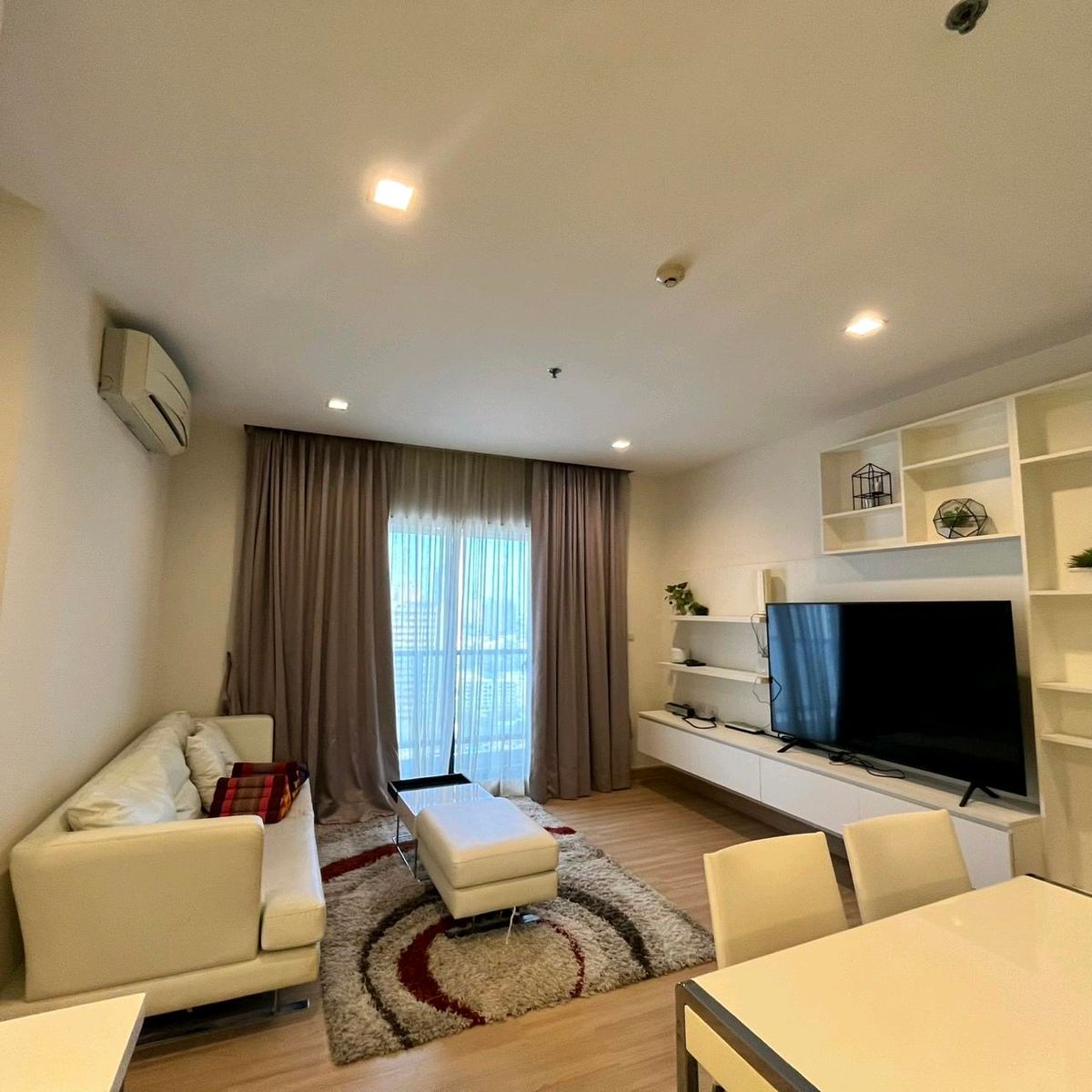 ให้เช่าคอนโดวงเวียนใหญ่ เจริญนคร : Urbano Absolute Sathorn-Taksin | 2 ห้องนอน ให้เช่า เพิ่งรีโนเวท สภาพดี วิวสวย น่าอ่ ราคาดี