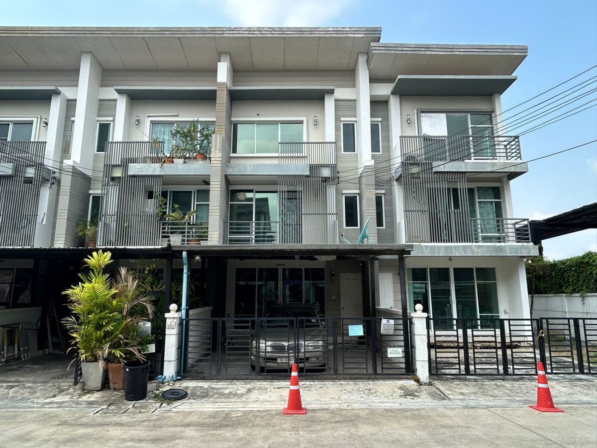 ขายทาวน์โฮมพัฒนาการ ศรีนครินทร์ : AI 0202 : ทาวน์ อเวนิว พระราม 9