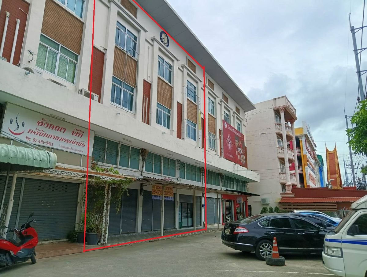 For SaleShop HouseNonthaburi, Bang Yai, Bangbuathong : H1265 Lasen 3.5 floor, 3rd floor, near Suan Kaew Temple  Next to the entrance to Wat Si Rat  Next to Bang Kruai-Sai Noi Road, good location, suitable for trading or doing business