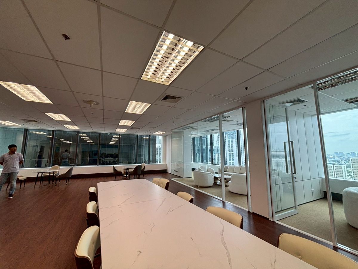For RentShop HouseRama9, Petchburi, RCA : Office area for rent Rama 9