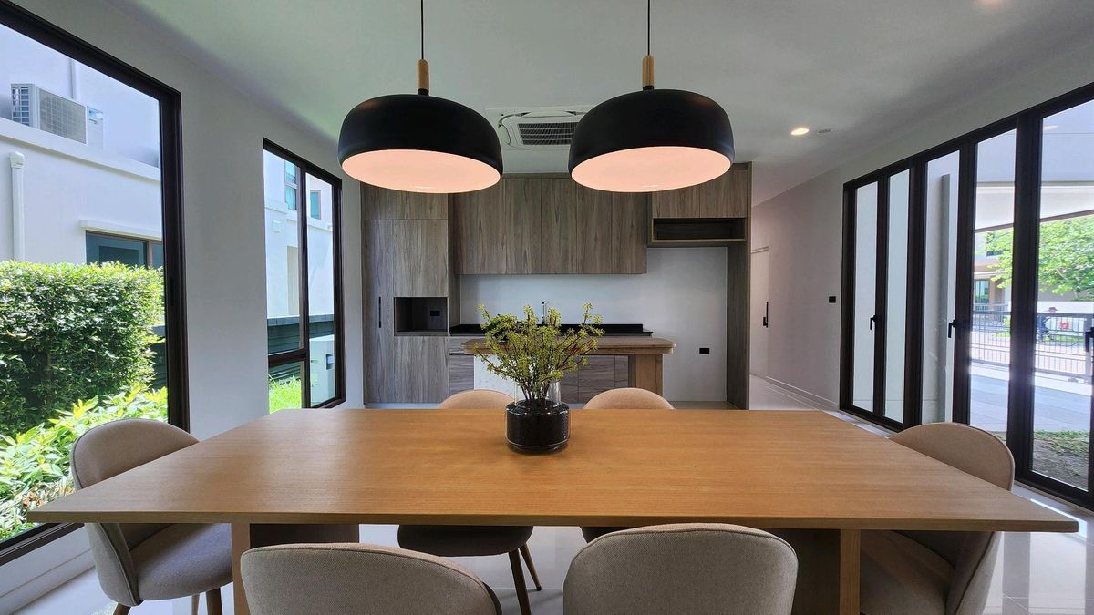 ให้เช่าบ้านพัฒนาการ ศรีนครินทร์ : Burasiri Krungthepkreetha | ให้เช่าบ้านเดี่ยวหลังมุม 4 ห้องนอน 2 ที่จอดรถ หน้ากว้าง แต่งสไตล์ Japandi สะอาดสะอ้าน น่าอยู่