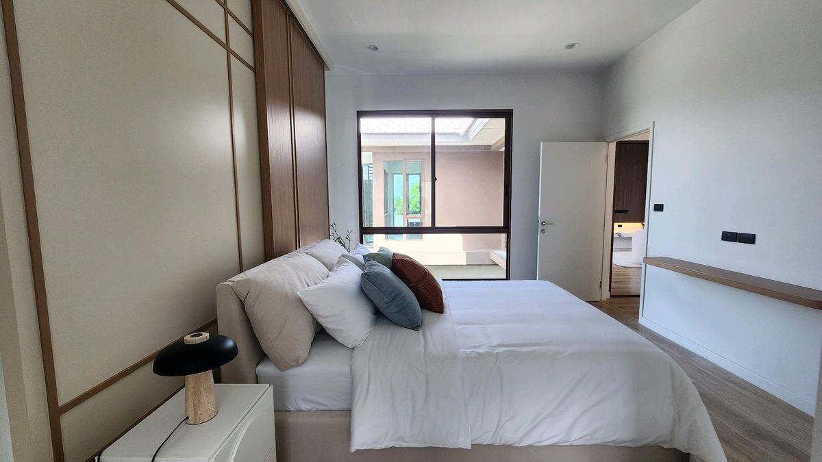 ให้เช่าบ้านพัฒนาการ ศรีนครินทร์ : Burasiri Krungthepkreetha | ให้เช่าบ้านเดี่ยวหลังมุม 4 ห้องนอน 2 ที่จอดรถ หน้ากว้าง แต่งสไตล์ Japandi สะอาดสะอ้าน น่าอยู่