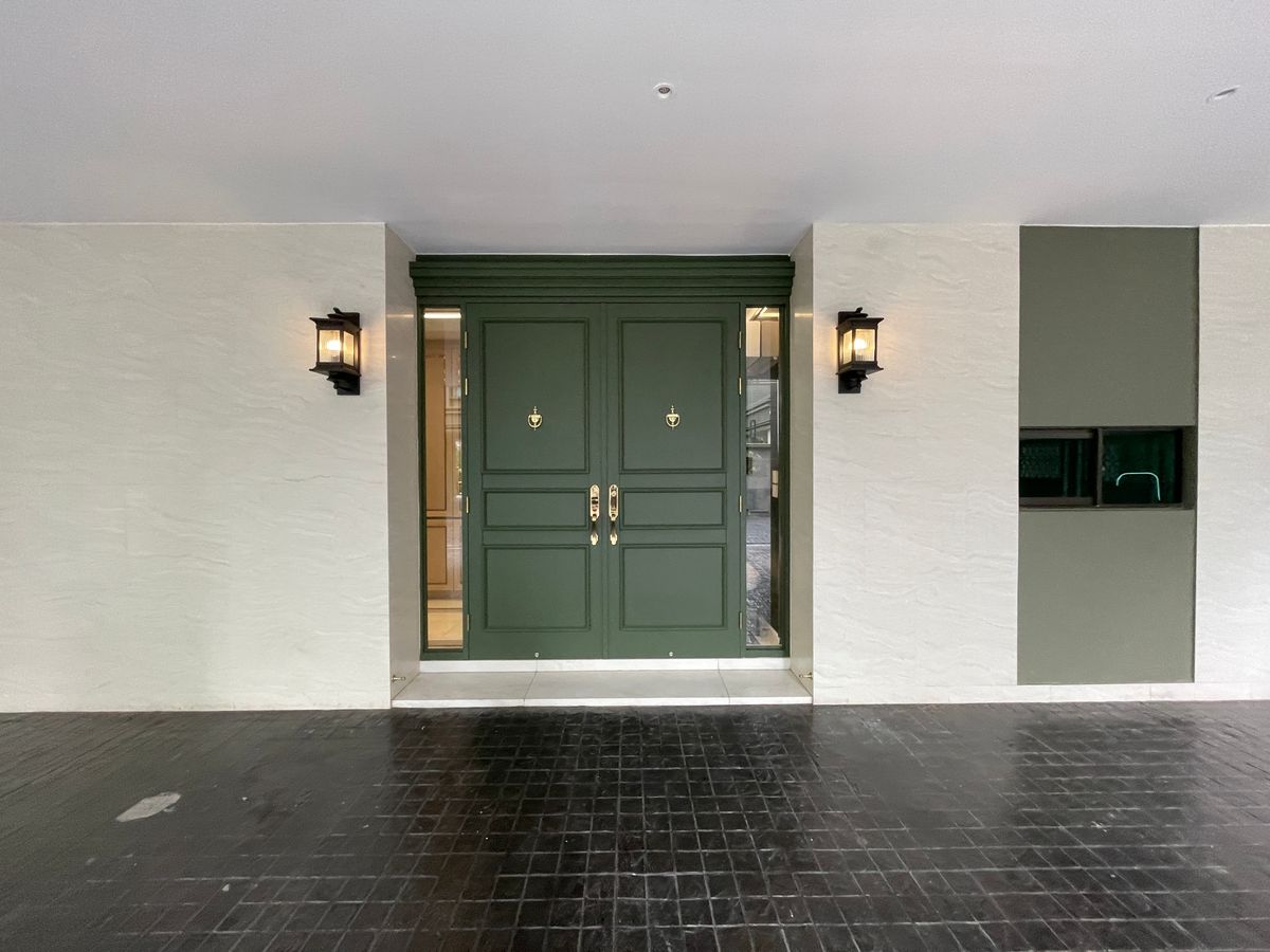 For SaleHouseSukhumvit, Asoke, Thonglor : [RARE ITEM] Luxurious corner mansion Lavista Ekkamai 10 | 429 sq m. Superior life in the heart of Ekkamai—fully decorated. Ready to move in!