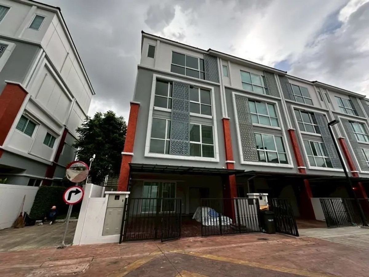 ขายทาวน์โฮมพระราม 3 สาธุประดิษฐ์ : ขาย บ้านนนทรี พระราม3  มือ1  โคเต้ เมซอง  รองรับ EV Charger ด้วยระบบไฟ 3 เฟส 