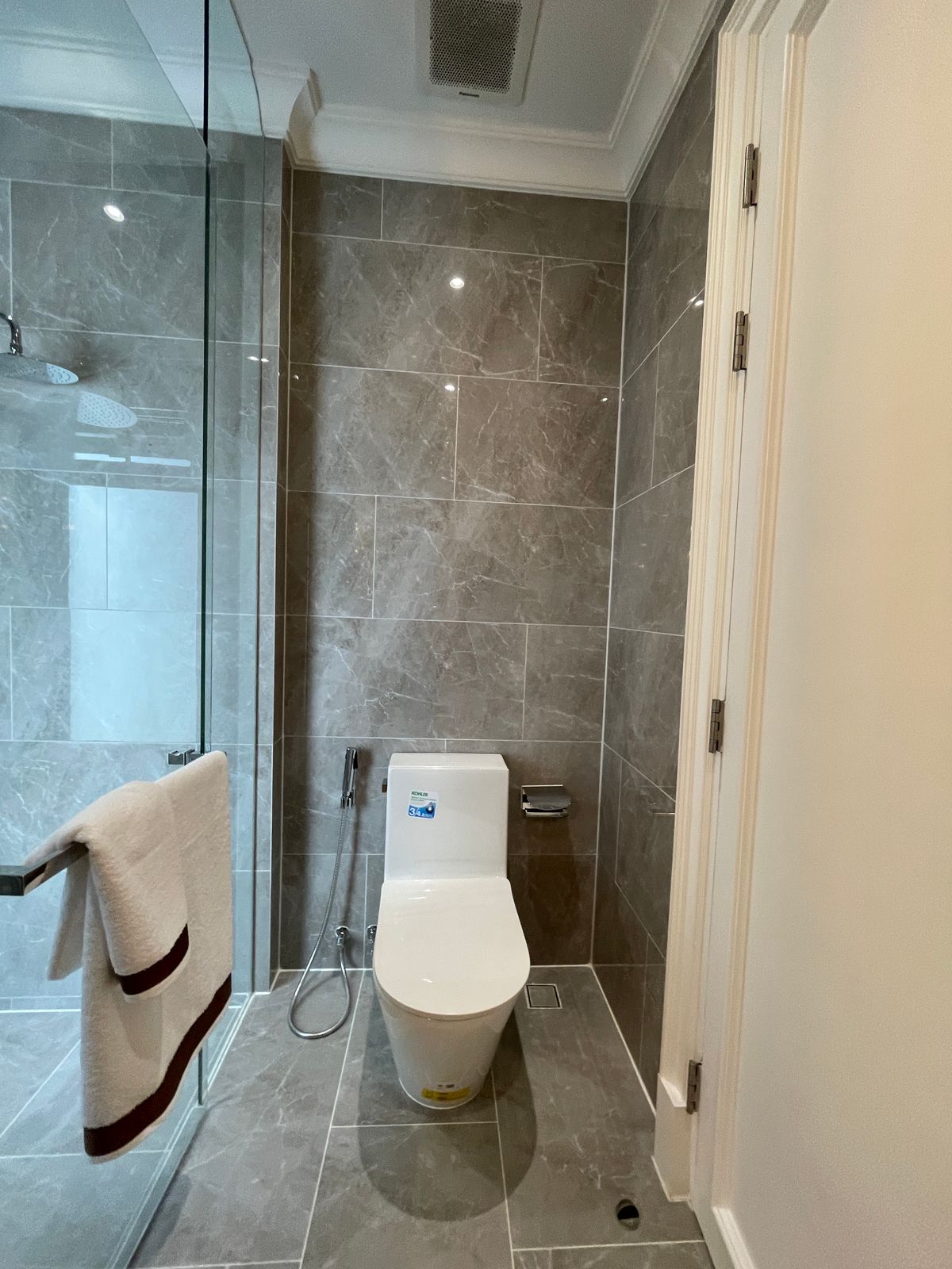 For SaleHouseSukhumvit, Asoke, Thonglor : [RARE ITEM] Luxurious corner mansion Lavista Ekkamai 10 | 429 sq m. Superior life in the heart of Ekkamai—fully decorated. Ready to move in!