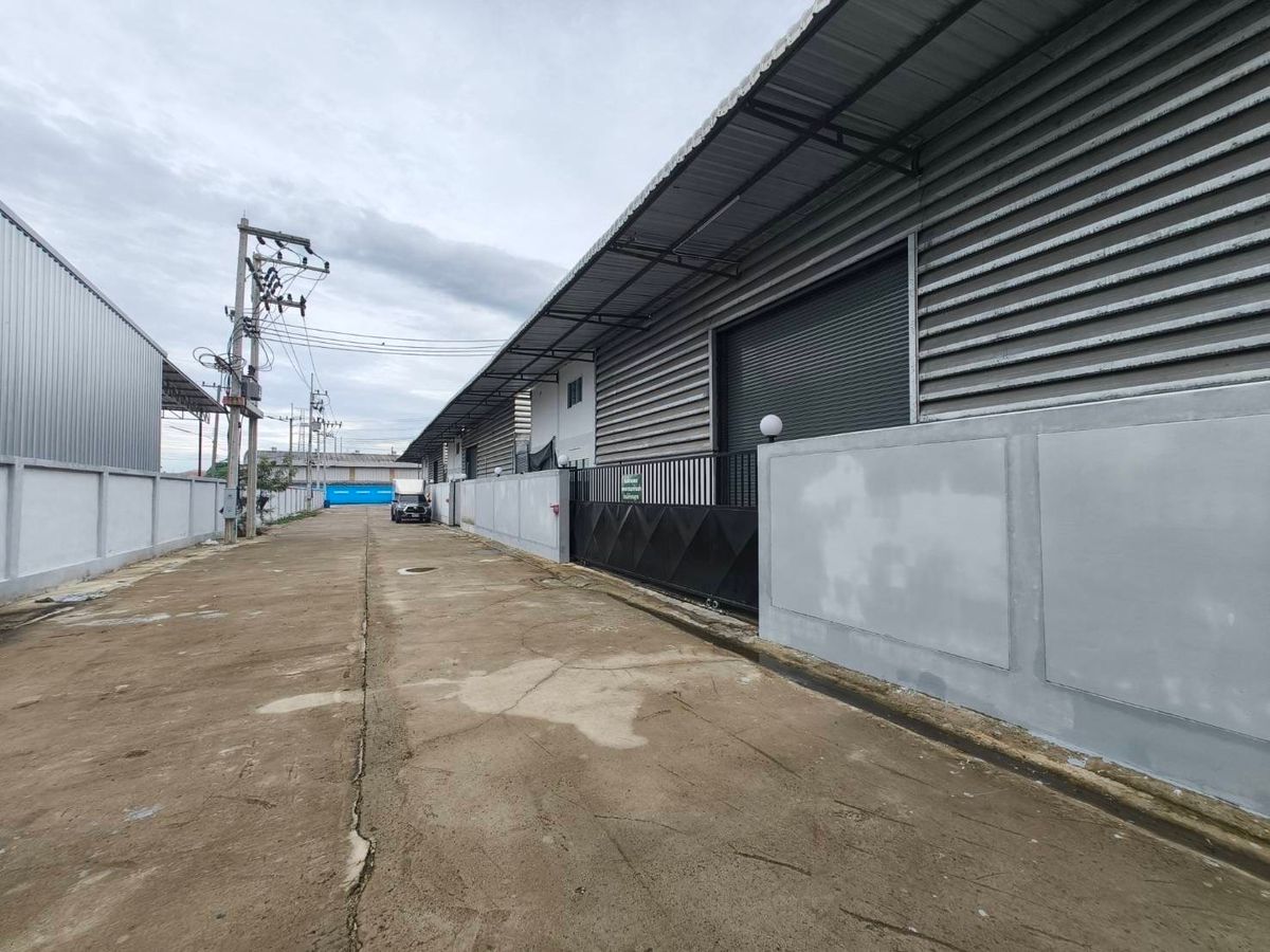 For RentWarehouseMahachai Samut Sakhon : Warehouse/office rental, Nadi Subdistrict, Mueang Samut Sakhon District, Samut Sakhon Province, 450 sq.m.