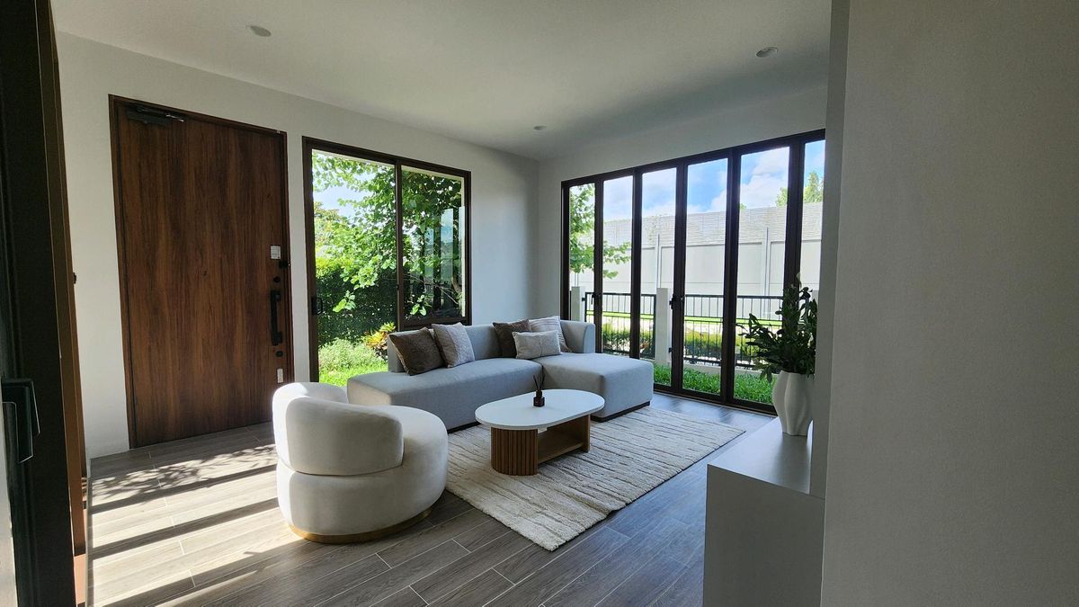 ให้เช่าบ้านพัฒนาการ ศรีนครินทร์ : Burasiri Krungthepkreetha | ให้เช่าบ้านเดี่ยวหลังมุม 4 ห้องนอน 2 ที่จอดรถ หน้ากว้าง แต่งสไตล์ Japandi สะอาดสะอ้าน น่าอยู่