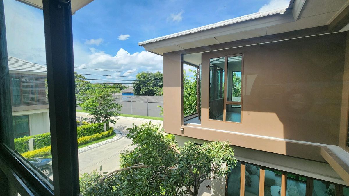 ให้เช่าบ้านพัฒนาการ ศรีนครินทร์ : Burasiri Krungthepkreetha | ให้เช่าบ้านเดี่ยวหลังมุม 4 ห้องนอน 2 ที่จอดรถ หน้ากว้าง แต่งสไตล์ Japandi สะอาดสะอ้าน น่าอยู่