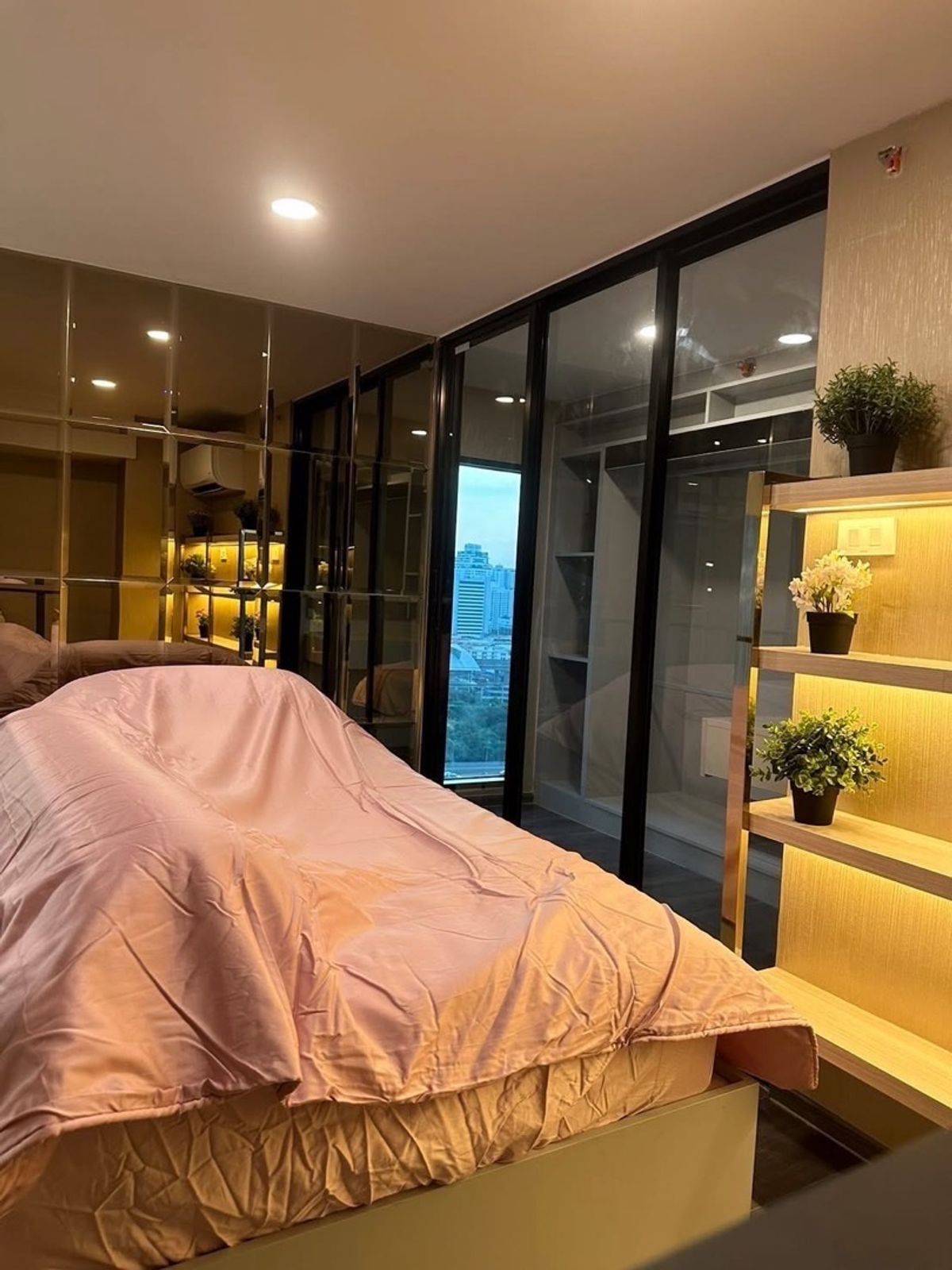 ให้เช่าคอนโดพระราม 9 เพชรบุรีตัดใหม่ RCA : Knight bridge space rama 9 /2bed 1 bath/44 sqm./16fl./ 42,000